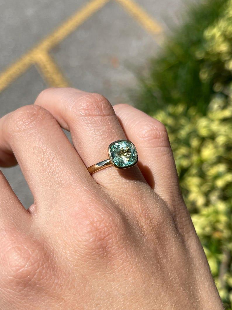 2.88ct 18K Cushion Cut Emerald Solitaire Ring - Minty Green Bezel Set Gold In New Condition For Sale In Jupiter, FL