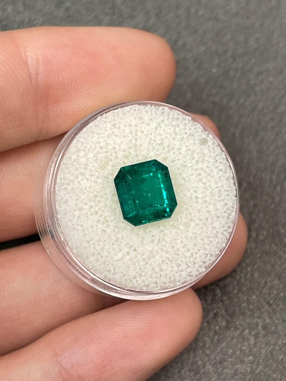 Moderne 2.88ct GIA Certified Vivid Muzo Green Asscher Cut Emerald Genuine May Birthstone (pierre de naissance de mai) en vente
