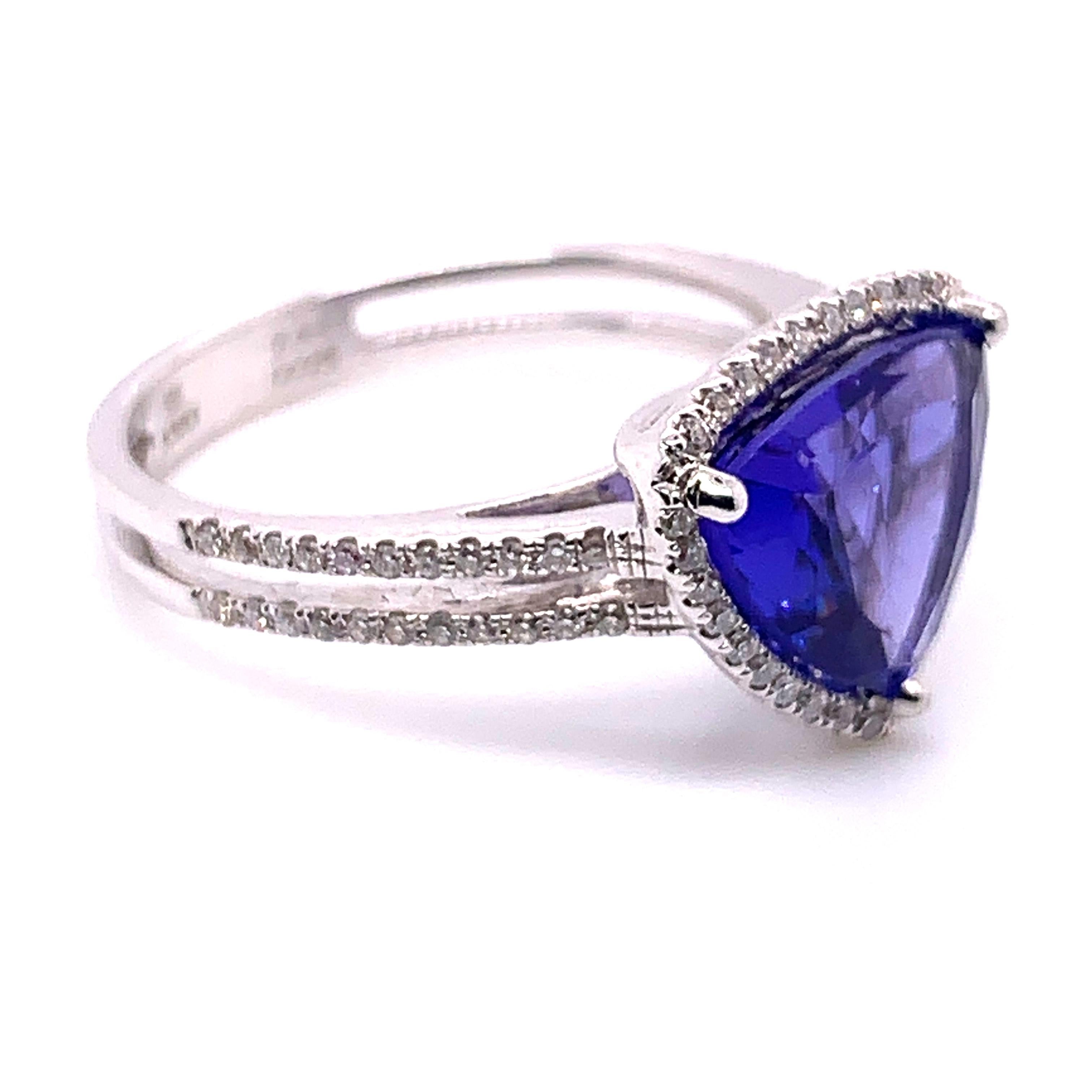 2.89 Carat Blue Tanzanite Trillion Ring In New Condition In New York, NY