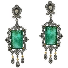 Boucles d'oreilles de style antique 28.9 carats Emeraude diamantée sculptée à la main