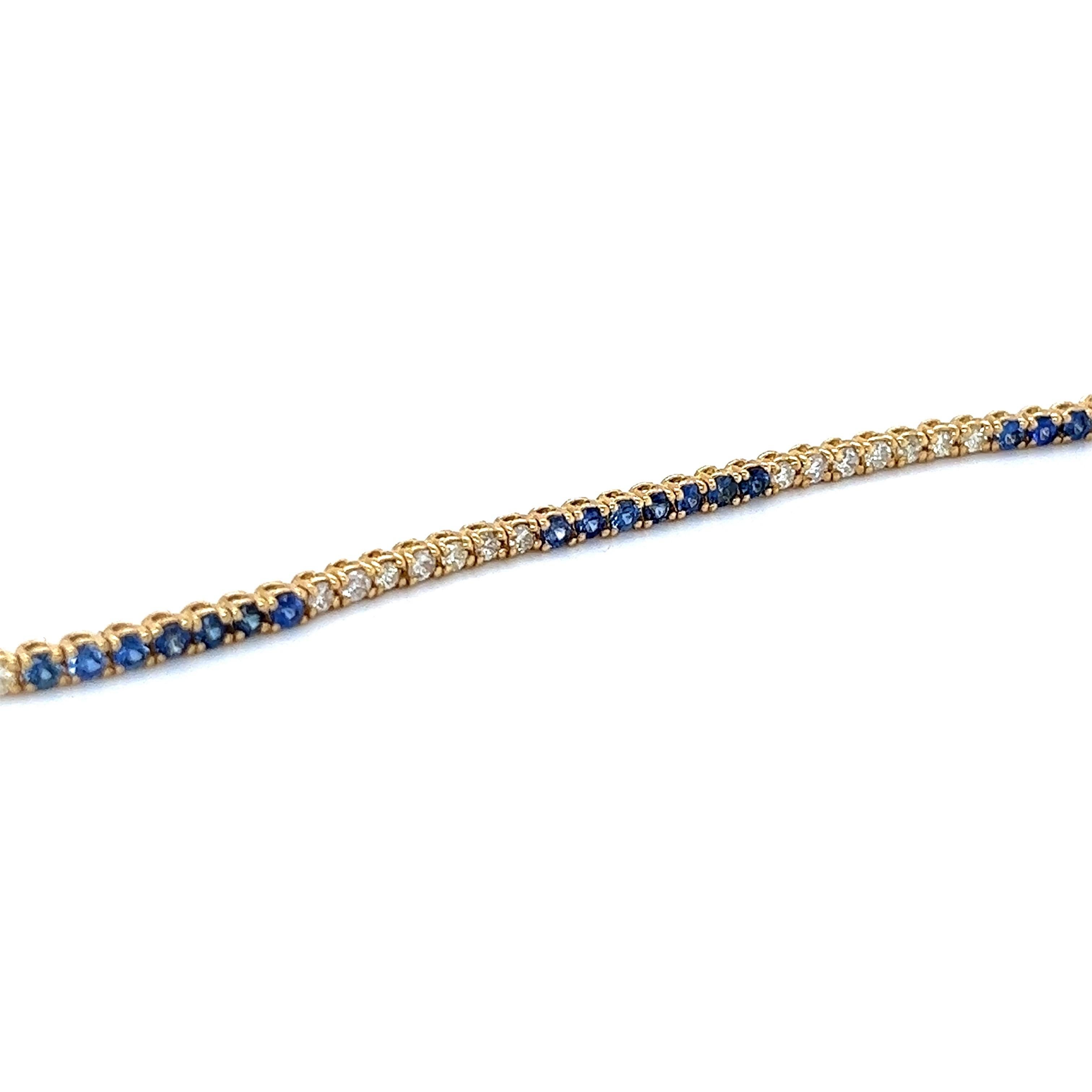  Dieses Armband hat 35 natürliche blaue Saphire im Rundschliff mit einem Gewicht von 1,78 Karat. Es hat auch 36 Rundschliff Diamanten, die 1,11 Karat wiegen. Das Gesamtkaratgewicht des Armbands beträgt 2,89 Karat. 

Er ist aus 14 Karat Gelbgold