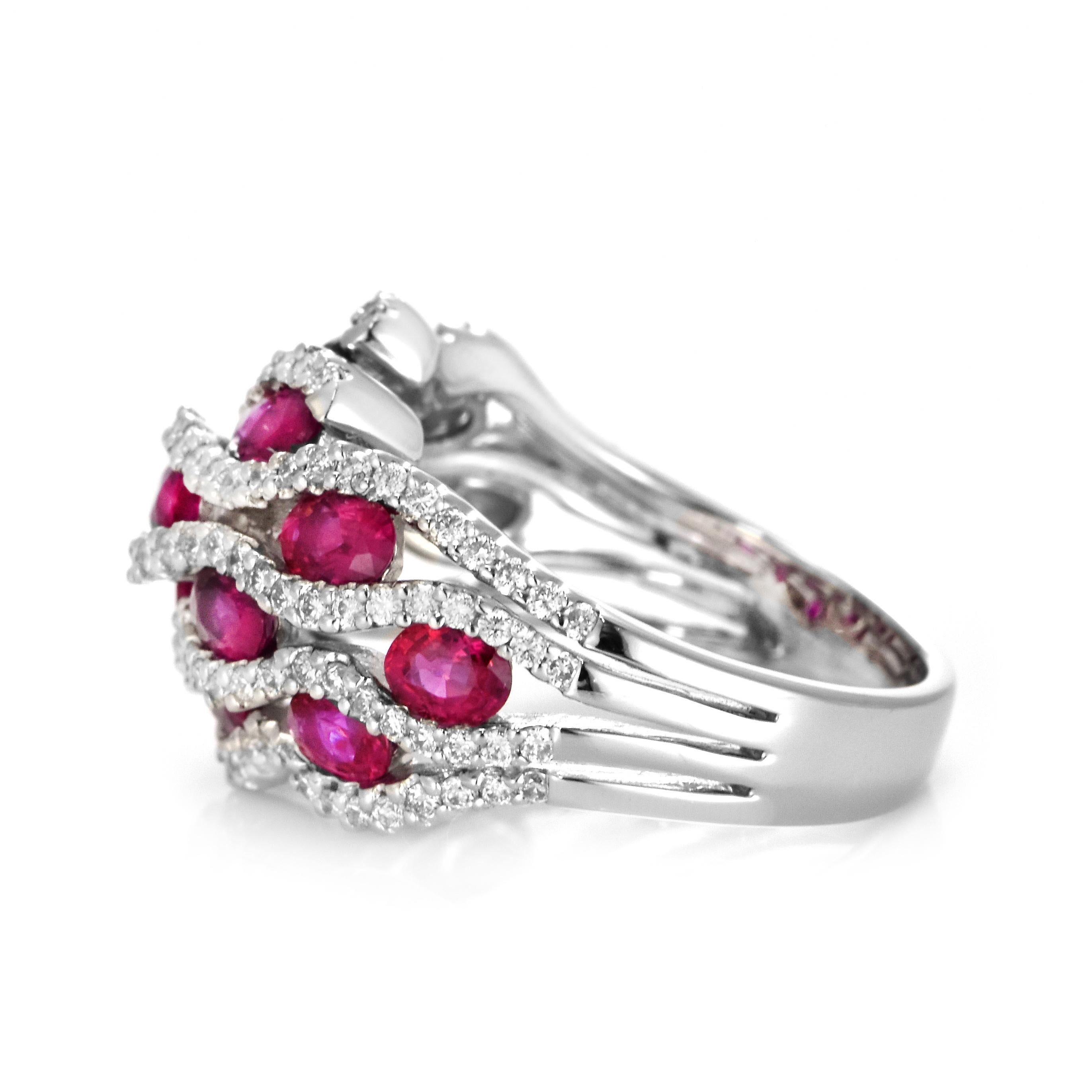 Anillo en racimo de rubíes naturales y diamantes de 2,89 quilates en oro blanco de 18 quilates en venta 4