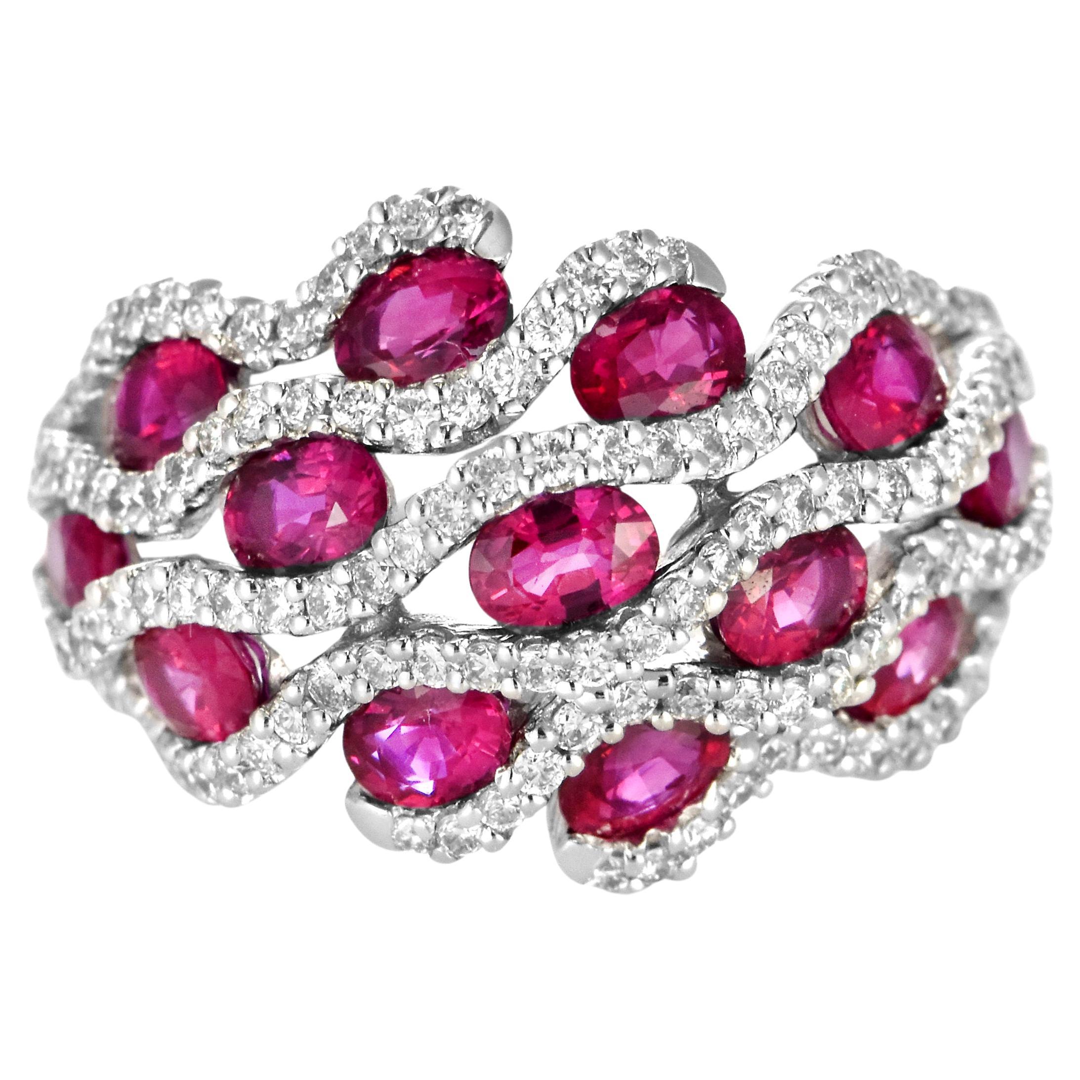 Anillo en racimo de rubíes naturales y diamantes de 2,89 quilates en oro blanco de 18 quilates en venta