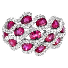 Anillo en racimo de rubíes naturales y diamantes de 2,89 quilates en oro blanco de 18 quilates