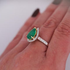 2.89 Carat Pear Vivid Green Emerald & Diamond Halo 18K Gold Halo Ring