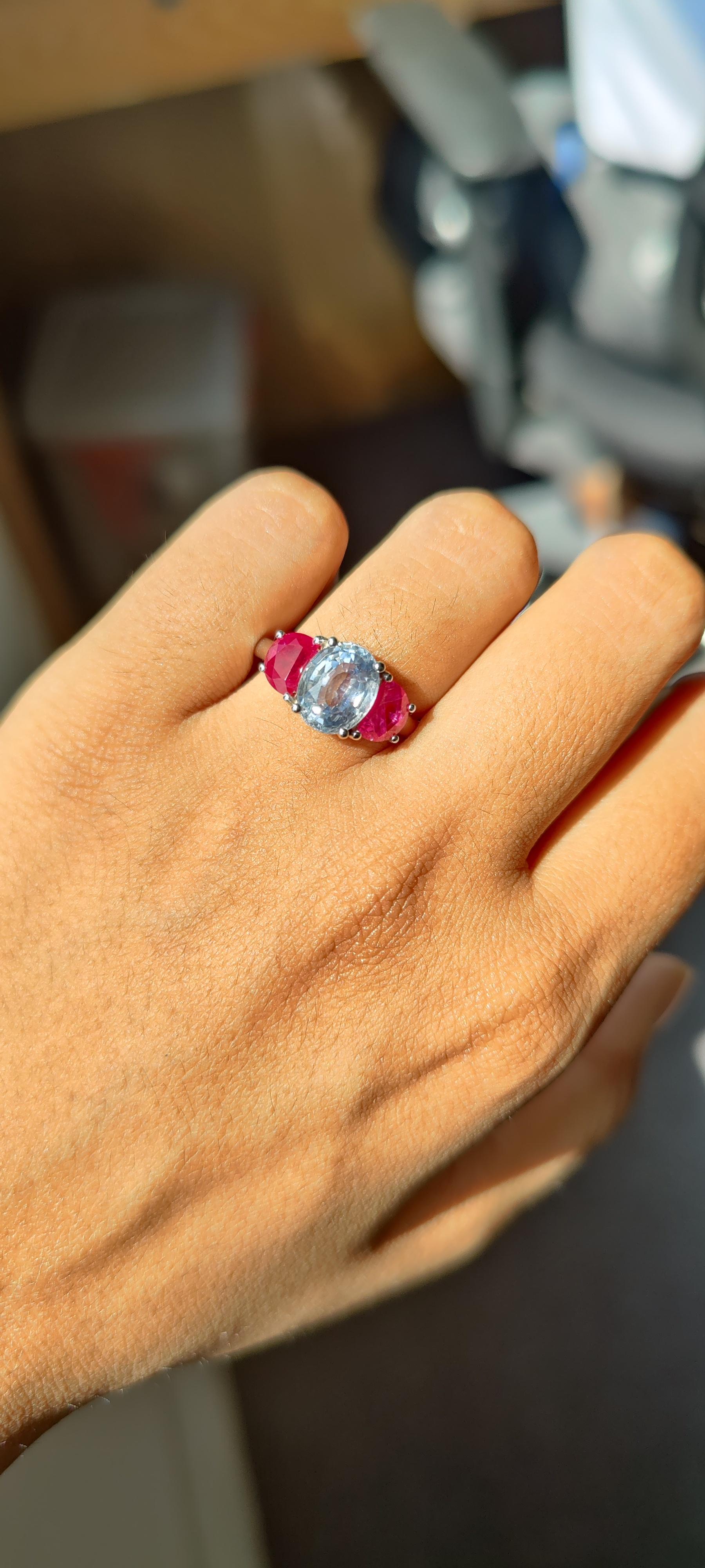 Oval Cut 2.89 Ct Blue Sapphire & 1.61 Ct Ruby Three-stone 18K Gold Ring For Sale