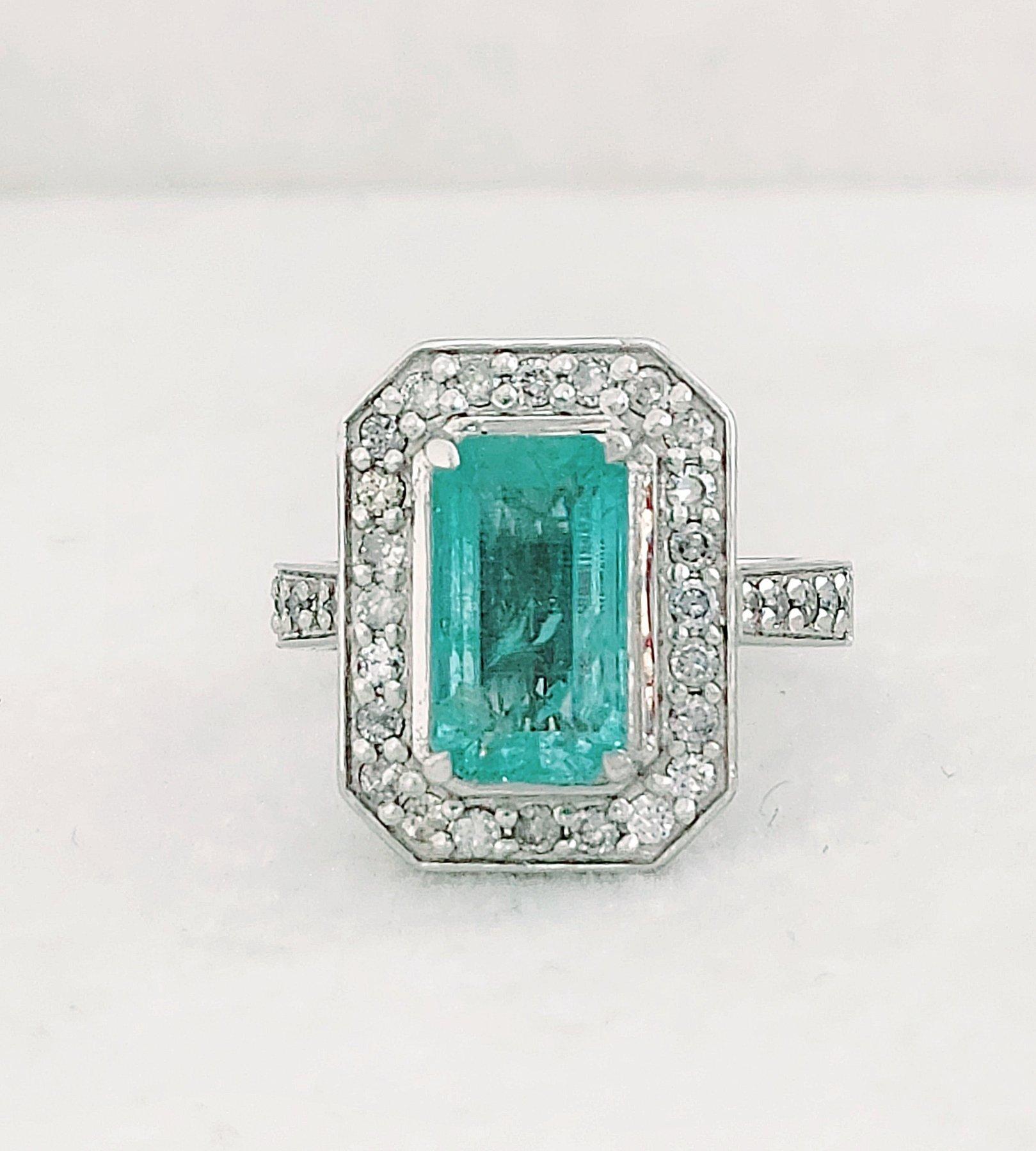 Emerald Cut 2.89 ct Emerald Ring For Sale