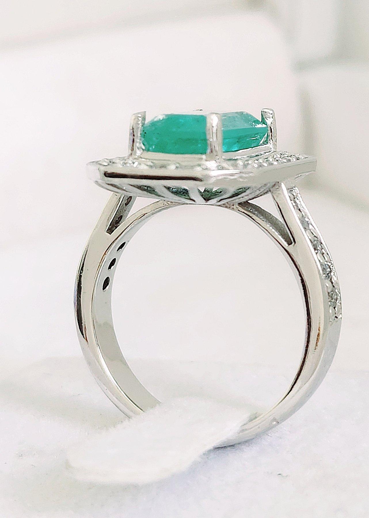 2.89 ct Emerald Ring For Sale 2
