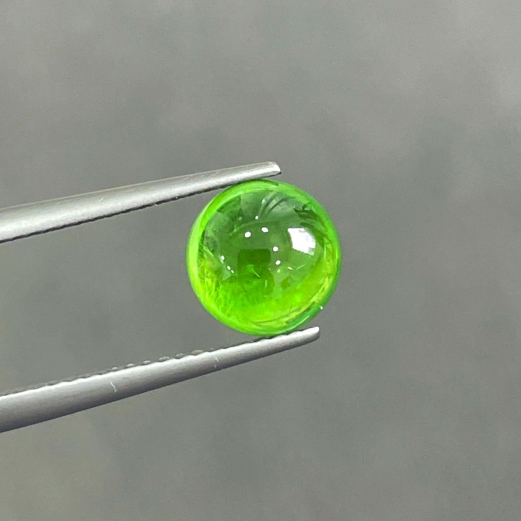 2.89 Ct  Naturelle Russie Demantoid cabochon open green eye clean Gemstone

DESCRIPTION DE LA GEMME
Espèce :   Grenat Nature
Variété :  Démantoïde naturelle
Poids :  2.89ct
Couleur :  vert
Coupez :   Excellent
La clarté :  Nettoyage de l'œil
Origine