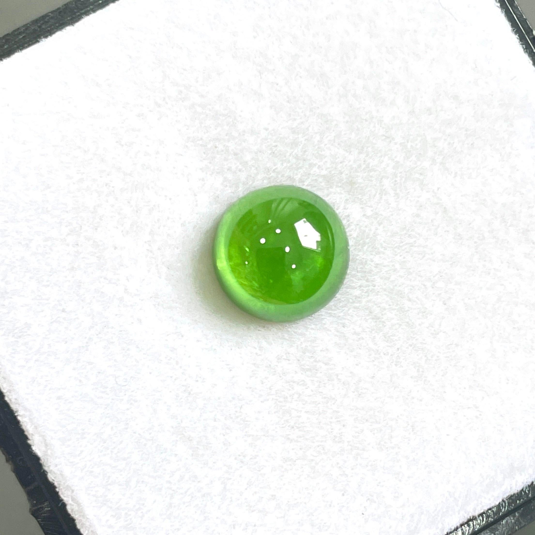 Taille cabochon 2.89 Ct  Naturelle Russie Demantoid cabochon open green eye clean Gemstone en vente