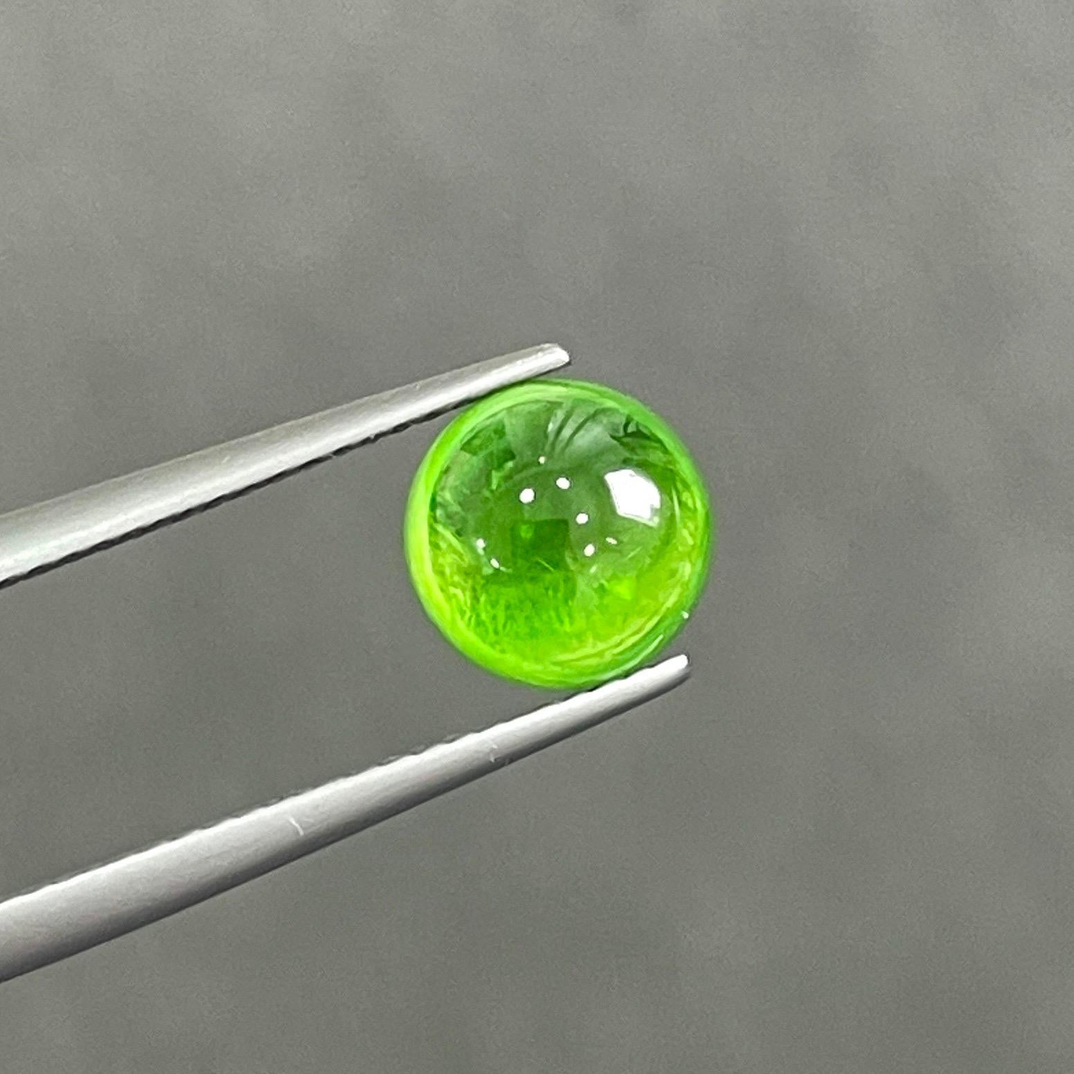 2.89 Ct  Naturelle Russie Demantoid cabochon open green eye clean Gemstone Unisexe en vente