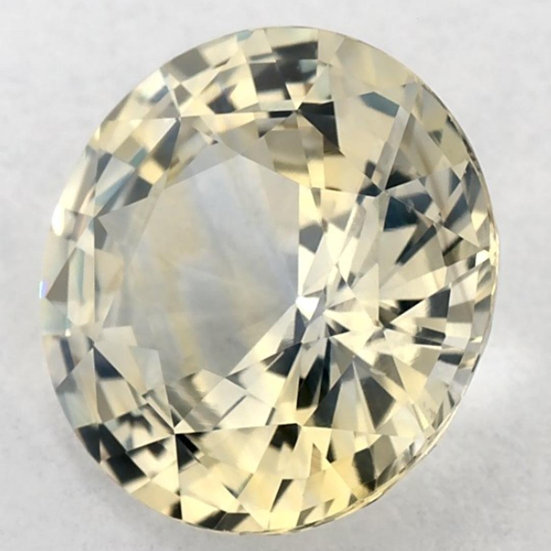 This natural yellow sapphire offers elegance and sophistication. With its rich colour saturation and precise cutting, it is the perfect centrepiece for an engagement ring or luxury jewelry design.

This sapphire originates from Sri Lanka (Ceylon),