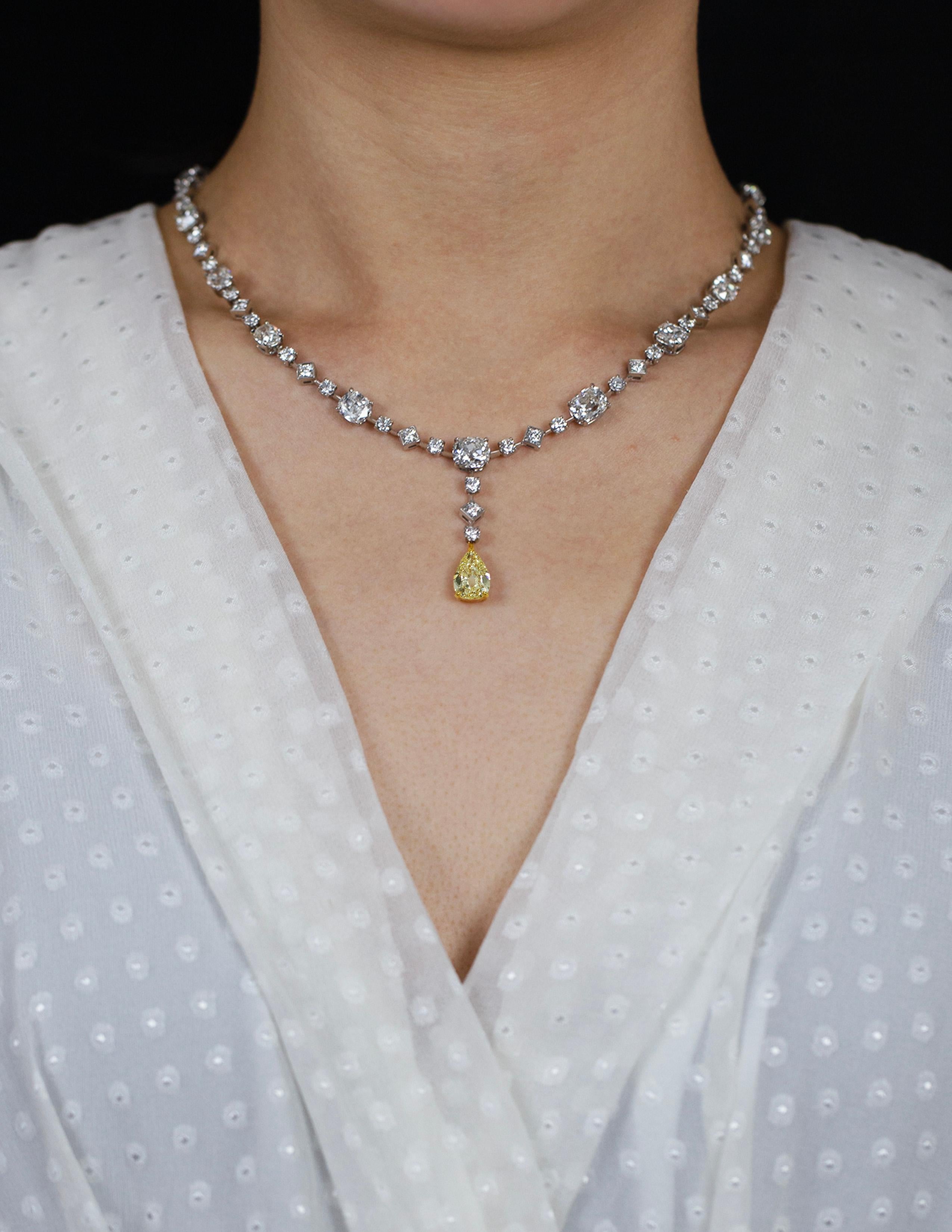 Taille poire Roman Malakov, collier pendentif en forme de poire avec diamant jaune de 2,79 carats en vente