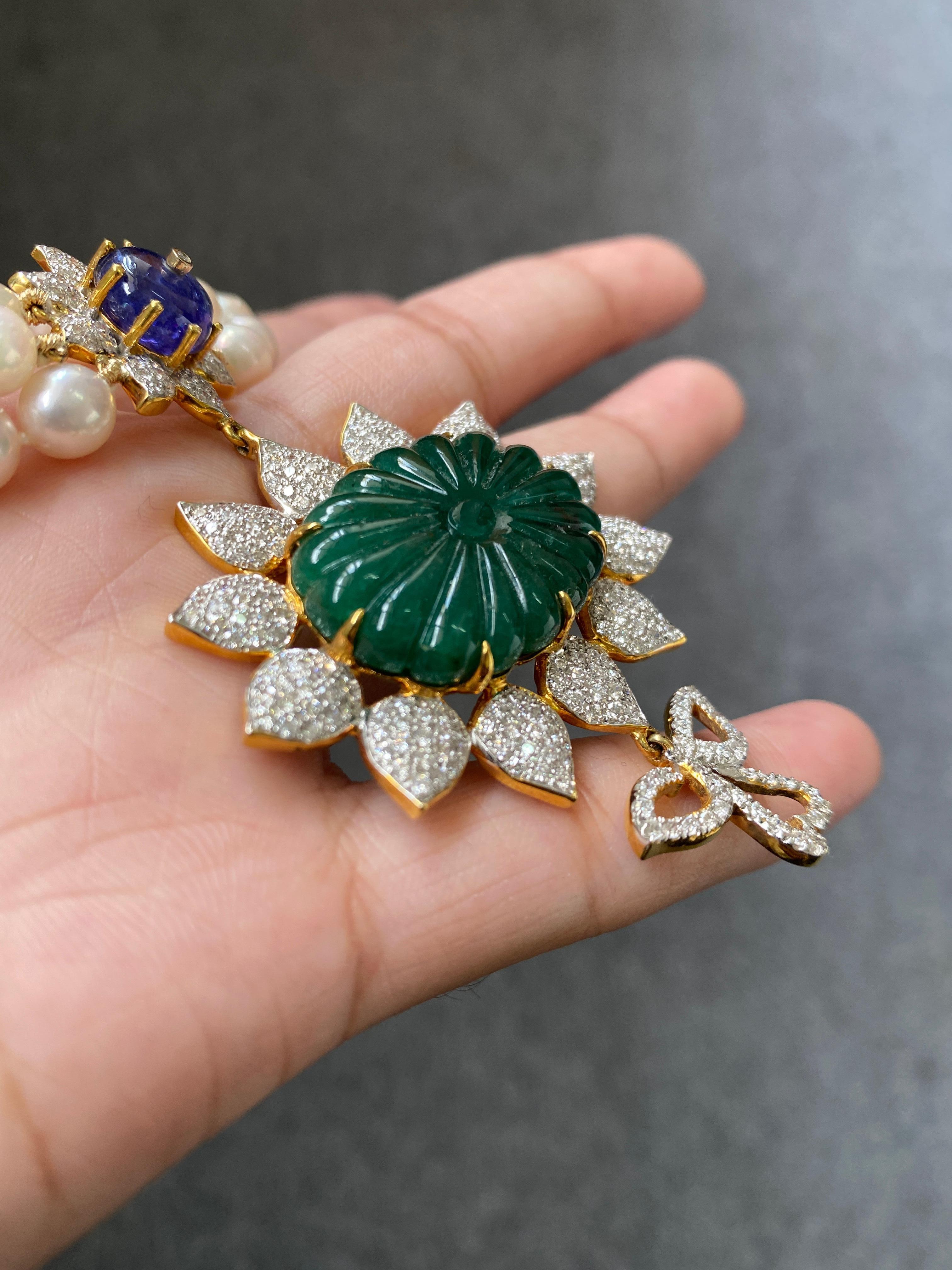 Émeraude, tanzanite et perle sculptées de 28,95 carats en vente 1