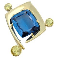 Broche / Colgante Espinela Sintética talla cojín 28,95 Quilates con Prehnita Oro 14K
