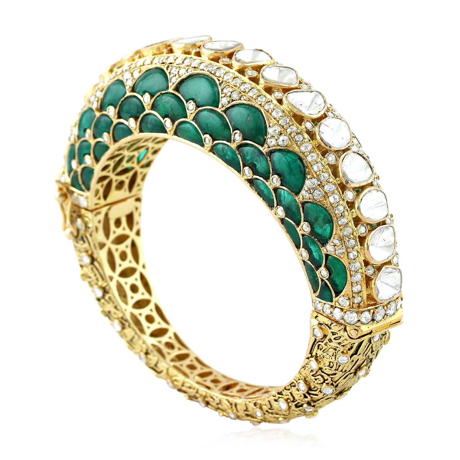 Artisan 28.95 Carat Rose Cut Diamond Emerald 14 Karat Gold Maharaja Bangle Bracelet For Sale
