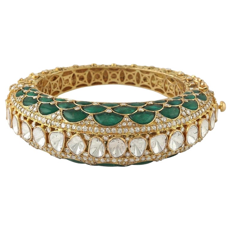 28.95 Carat Rose Cut Diamond Emerald 22 Karat Gold Bangle Bracelet For ...