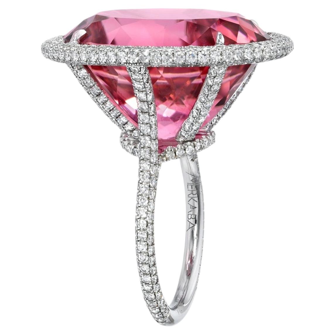 Cocktailring aus Platin mit einem ovalen rosa Turmalin und Diamanten (28,96 Karat)
