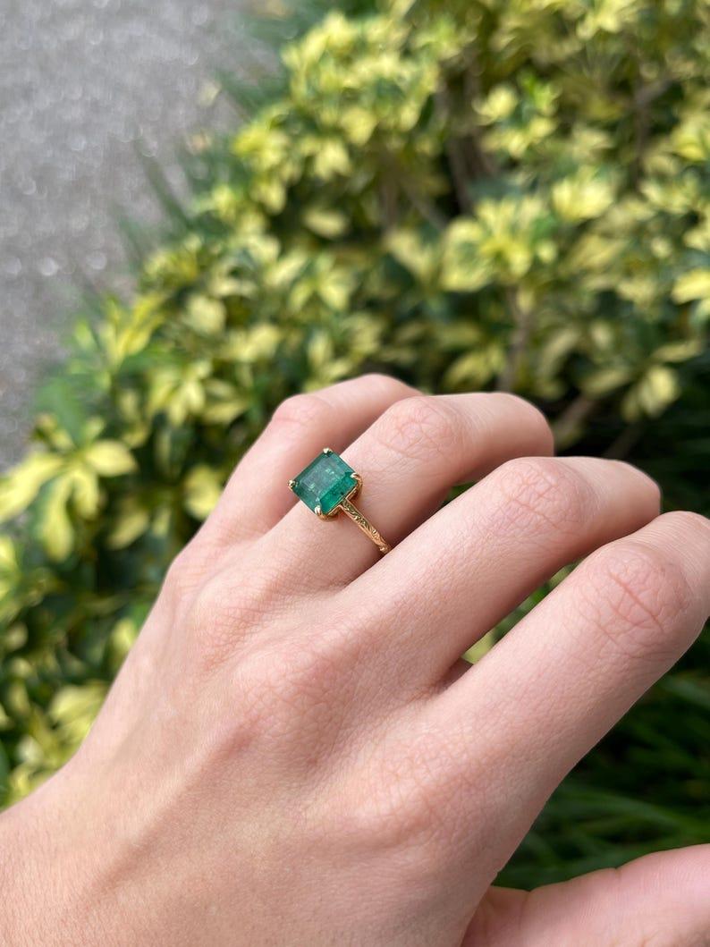 2.89ct 14K Asscher Cut Emerald Solitaire Ring - Medium Dark Green Floral Prong In New Condition For Sale In Jupiter, FL