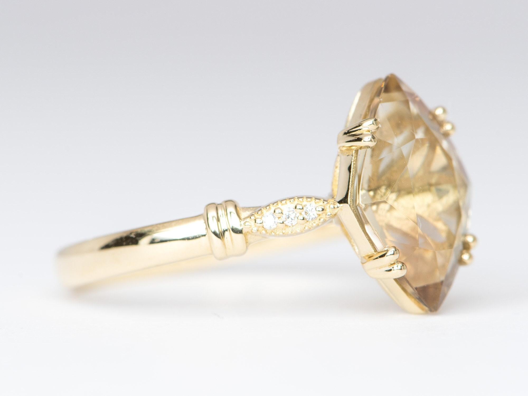 â™¥ Solid 14K yellow gold ring set with a kite-shaped champagne green Oregon sunstone in the center and diamond's on each side of the band
â™¥ The overall setting measures 9.7mm wide, 13.1mm in length, and sits 6.1mm tall from the finger


â™¥ Ring