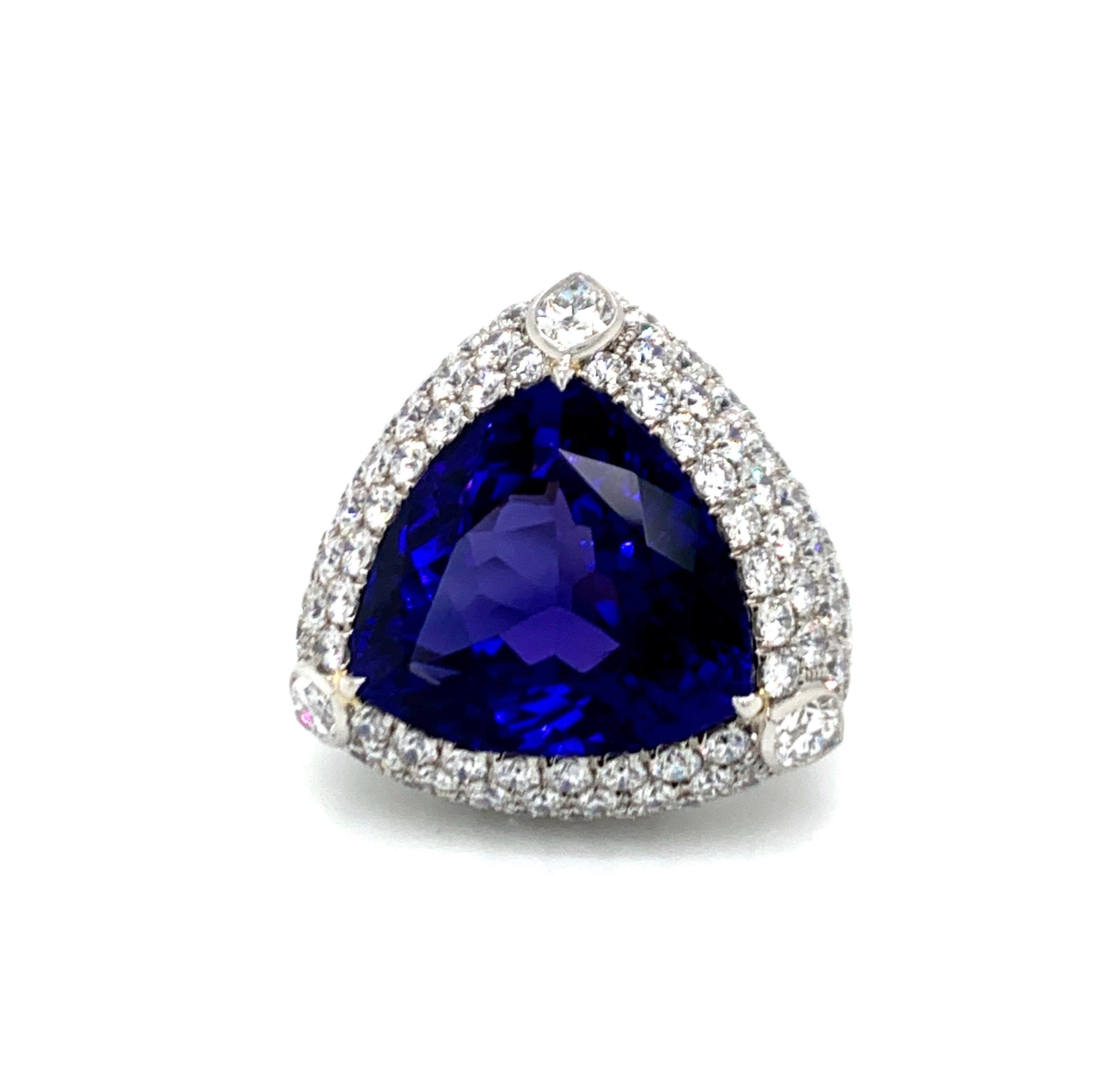 Contemporary 28 Carat Tanzanite Diamond Platinum Ring For Sale