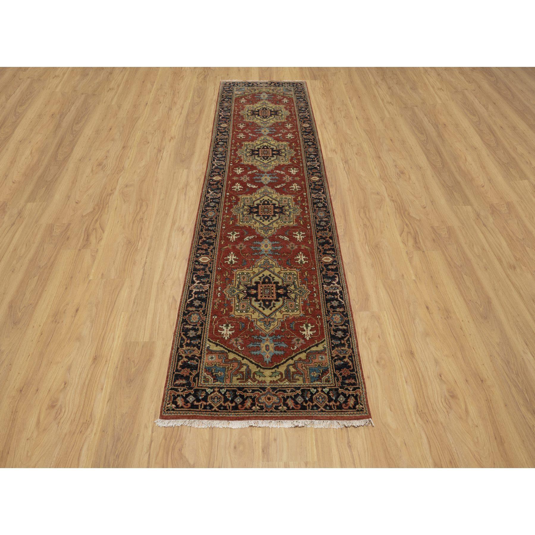 Chili Red, Densely Woven, Hand Spun New Zealand Wool, Heriz Revival with Medallion Design, Hand Knotted, Runner, Oriental Rug
Matières premières : Laine
Latex : Pas de poils 
hauteur : 0,25 pouces
Style : Traditionnel
Couleur primaire :