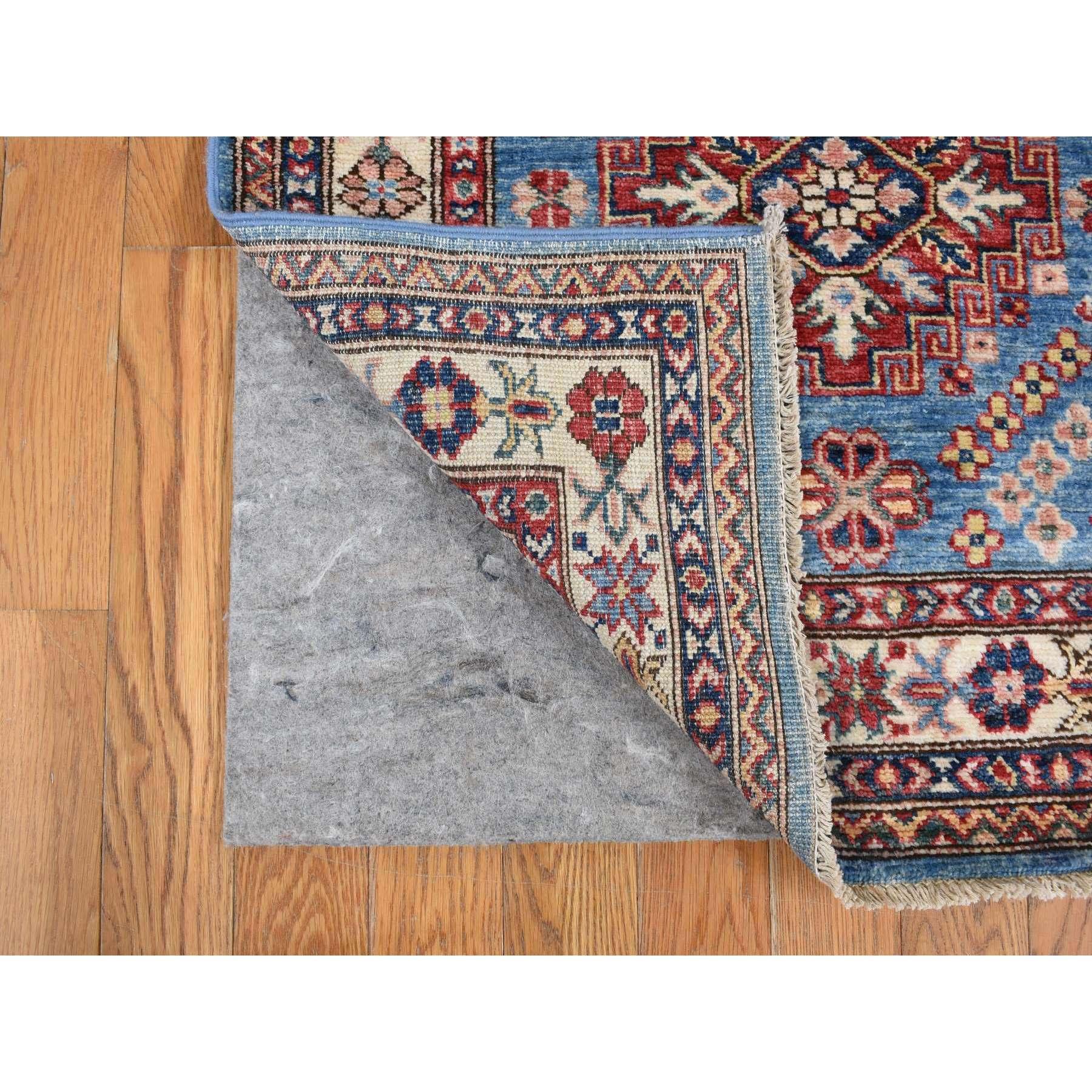 Kazakh Tapis de course en laine afghan Super Kazak bleu Ruddy, noué à la main, 2'8