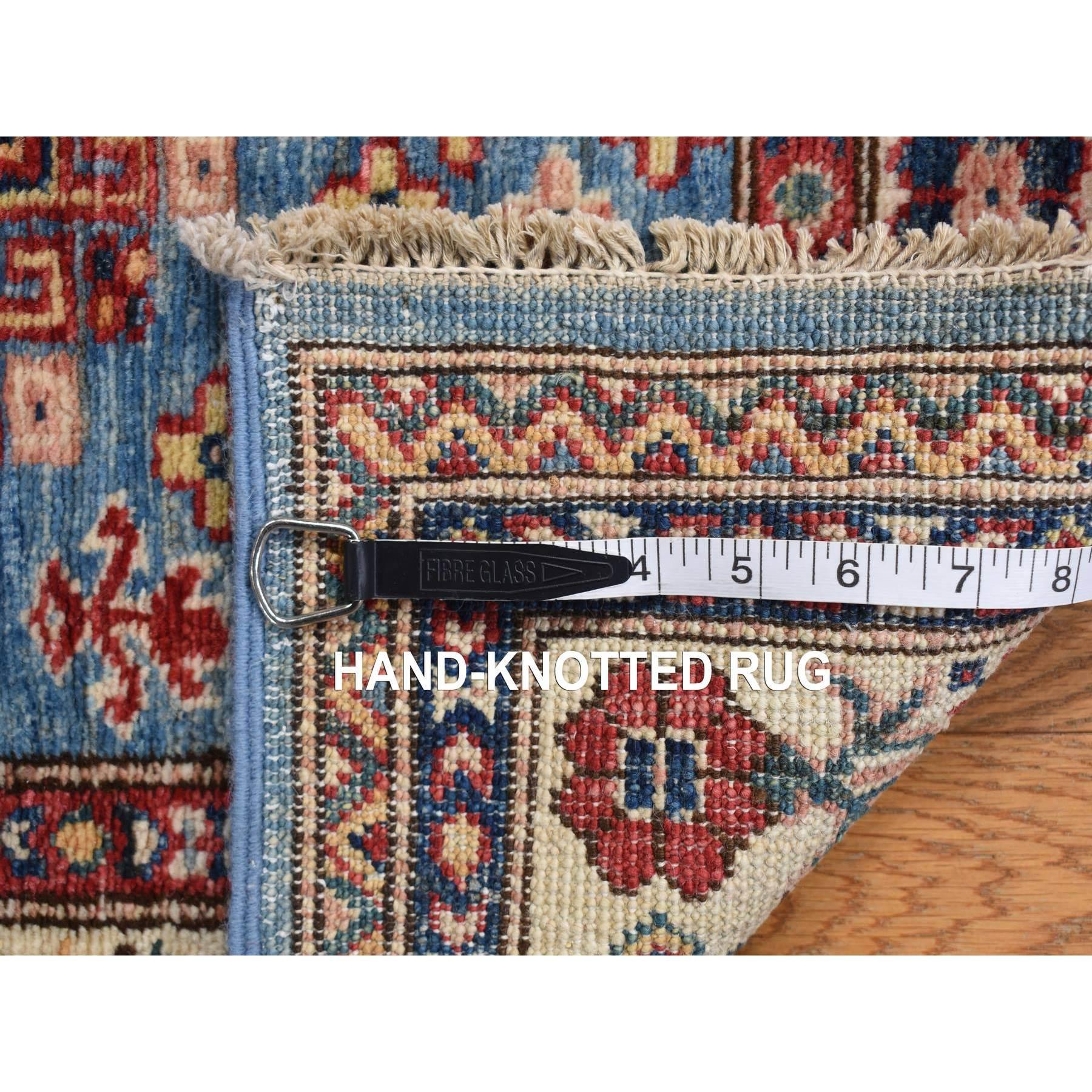 XXIe siècle et contemporain Tapis de course en laine afghan Super Kazak bleu Ruddy, noué à la main, 2'8