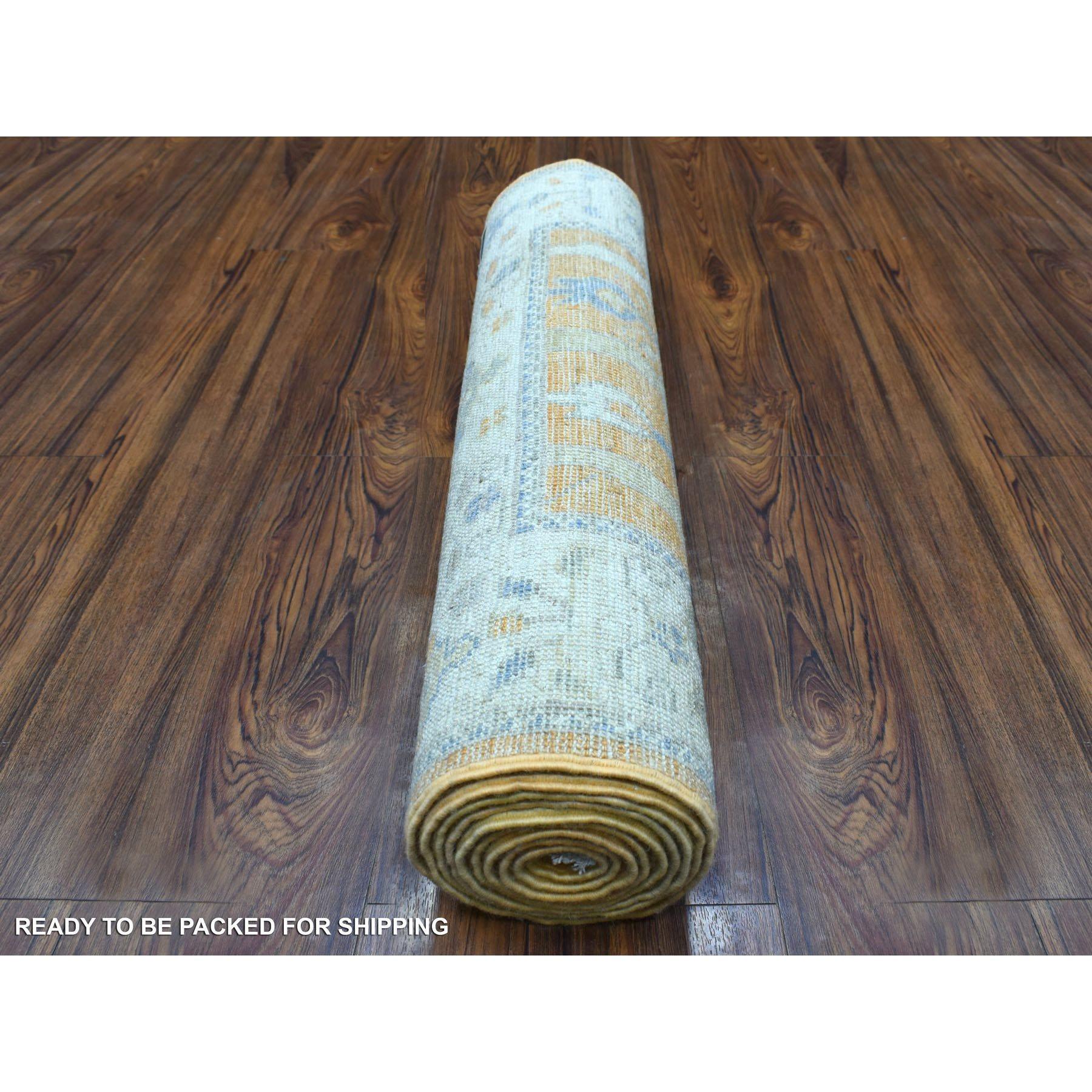 Hand-Knotted 2'8
