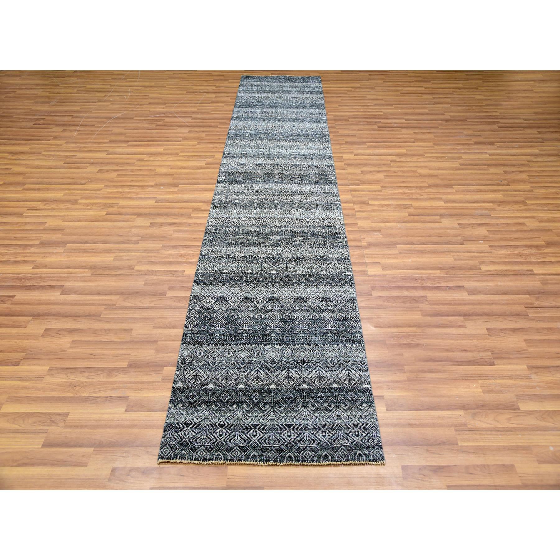 This is a truly genuine one-of-a-kind 100% Plush Wool, Tone on Tone, Kohinoor Herat, Hand Knotted, Oriental Rug. It has been Knotted for months and months in the centuries-old weaving craftsmanship techniques by artisans
Primary materials: