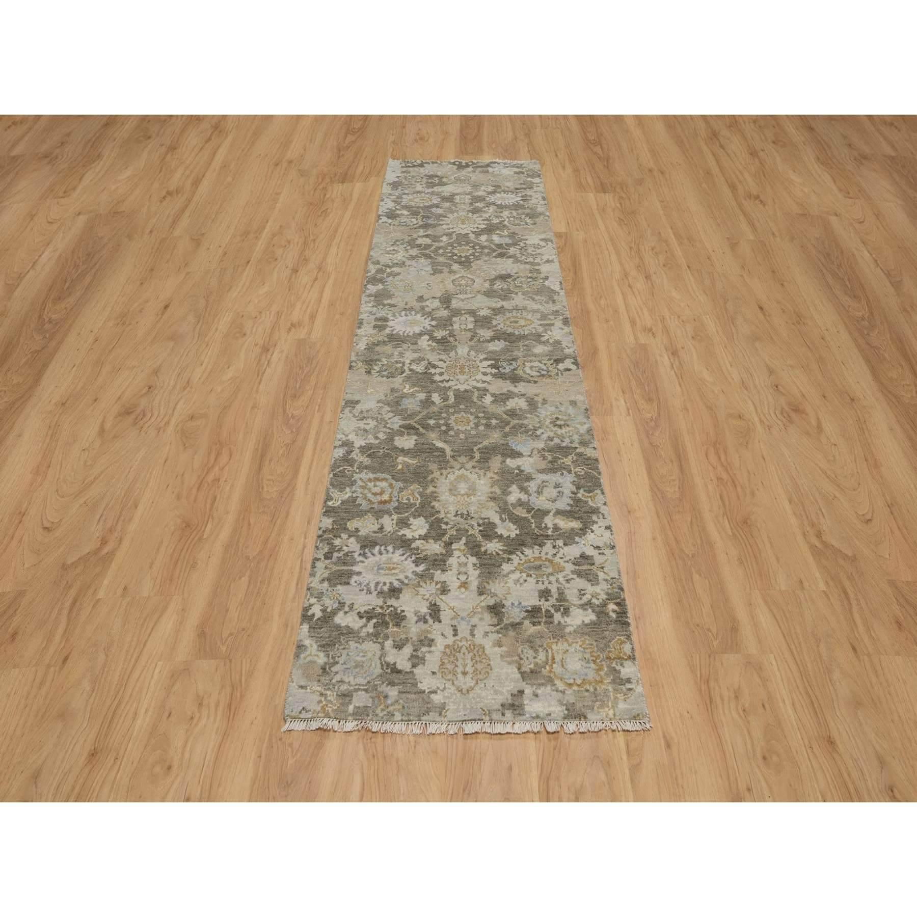 Coffee Brown, Broken Pattern with Oushak Design, Borderless, 100% Wool, Hand Knotted, Runner, Oriental Rug
Matières premières : Laine
Latex : Pas de poils 
hauteur : 0,25 pouces
Style : Transitionnel
Couleur primaire : marron
Couleurs secondaires :