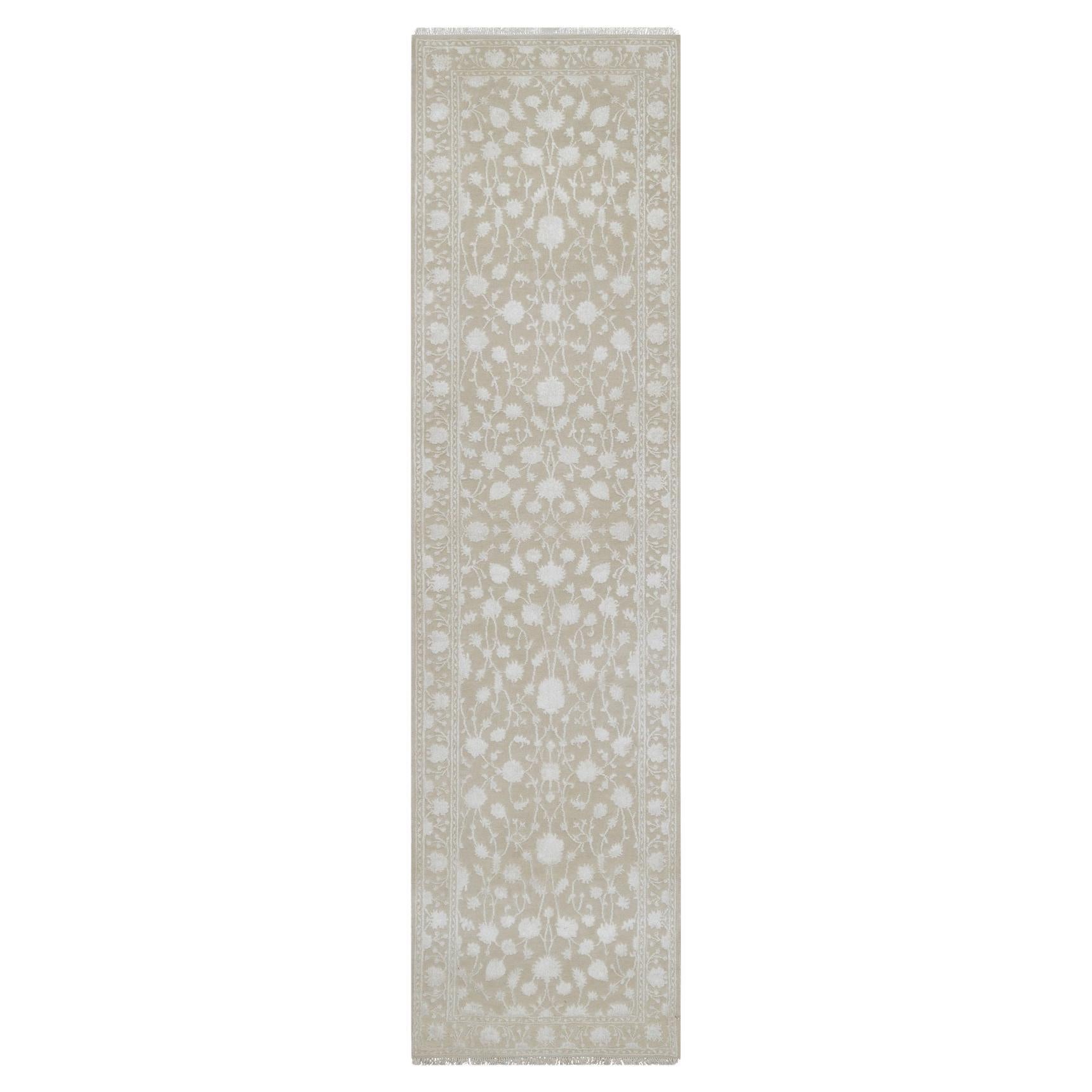 Tappeto orientale marrone dal design persiano in lana e seta 200 KPSI annodato a mano 2
8 "x10
3" in vendita