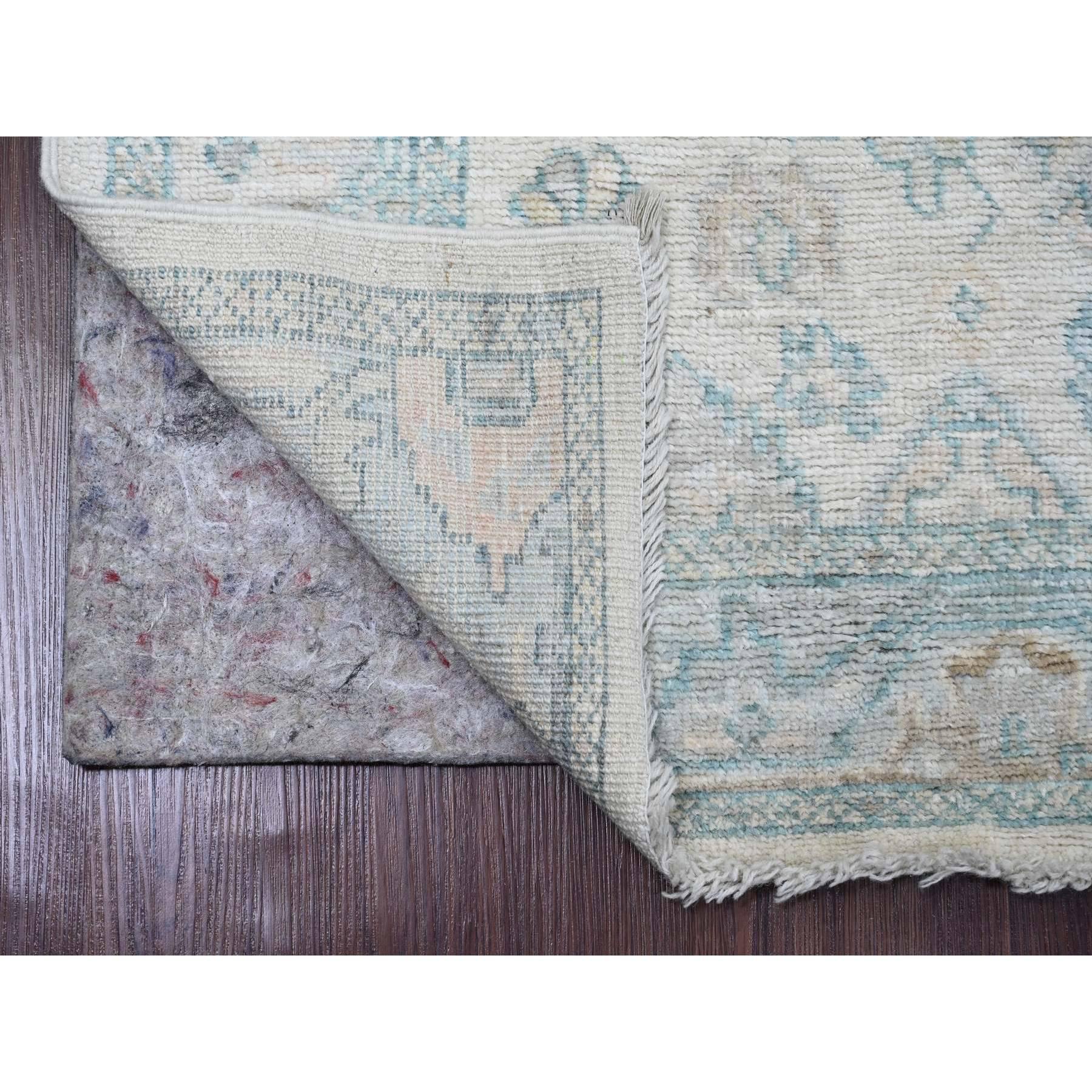 Bianco osso, Disegno geometrico di foglie, Afghan Angora Oushak, Annodato a mano, Tinture naturali, 100% lana, Runner, Tappeto orientale
Materiali primari: Lana 
Lattice: No Pile 
altezza: 0,25 pollici
Stile: Di transizione
Colore primario: