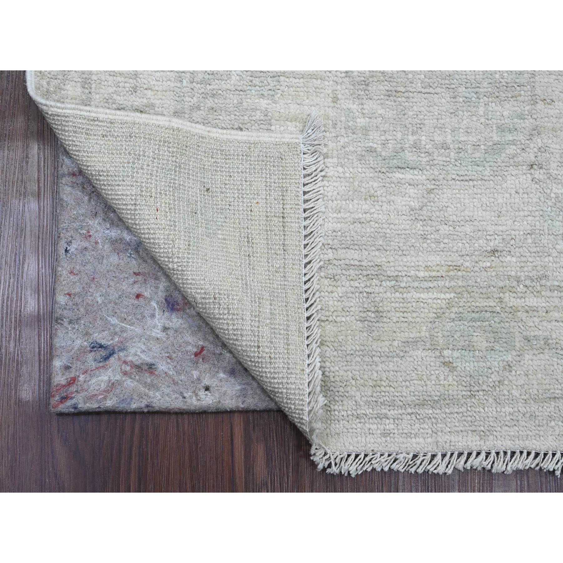 Tappeto orientale Cascading White, annodato a mano, Angora Oushak afgano con grande disegno di foglie, tinture naturali, 100% lana, runner
Materiali primari: Lana
Lattice: No Pile 
altezza: 0,25 pollici
Stile: Di transizione
Colore primario: