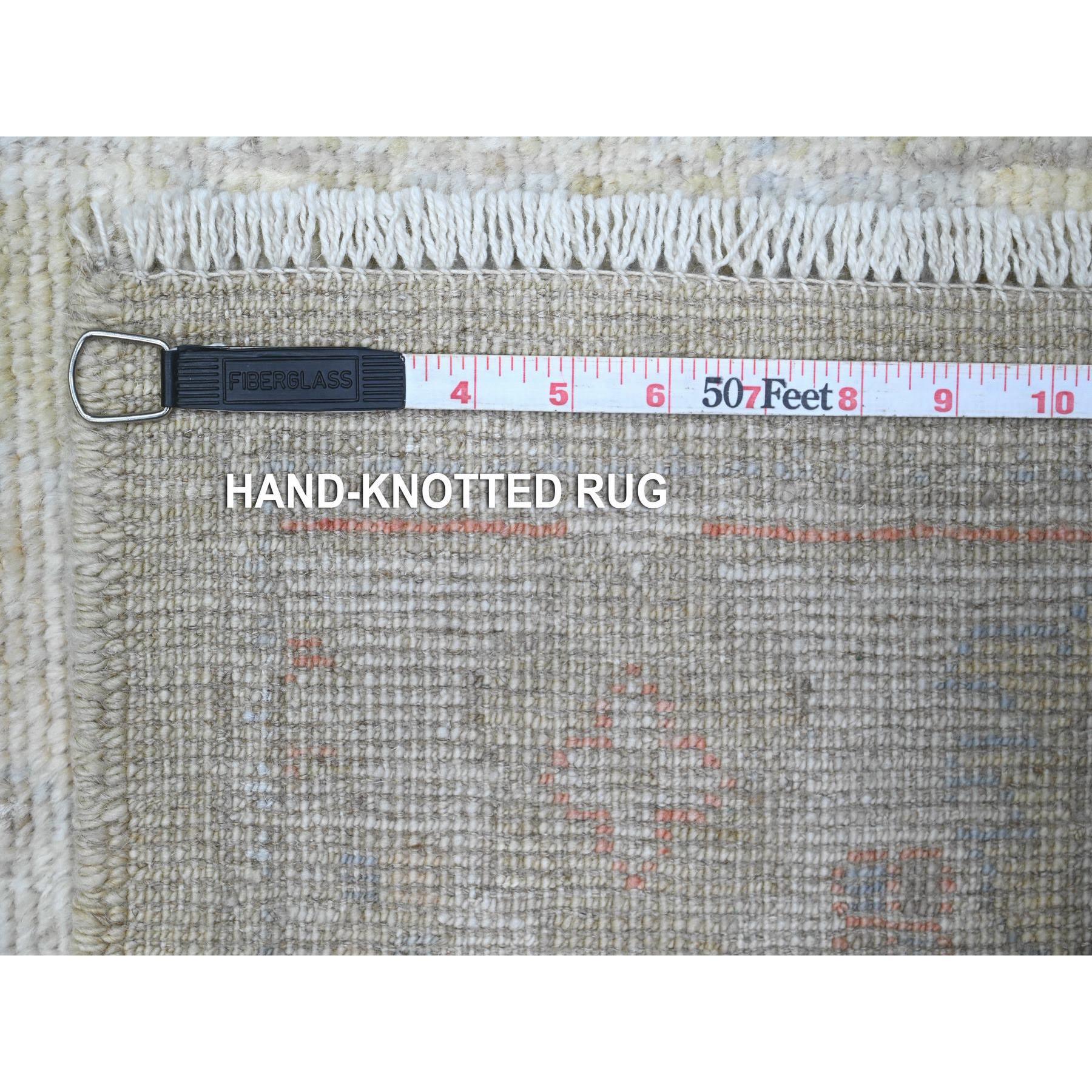 XXI secolo e contemporaneo Tappeto Runner Oushak in pura lana d'angora annodato a mano con design verde all over 2'8 