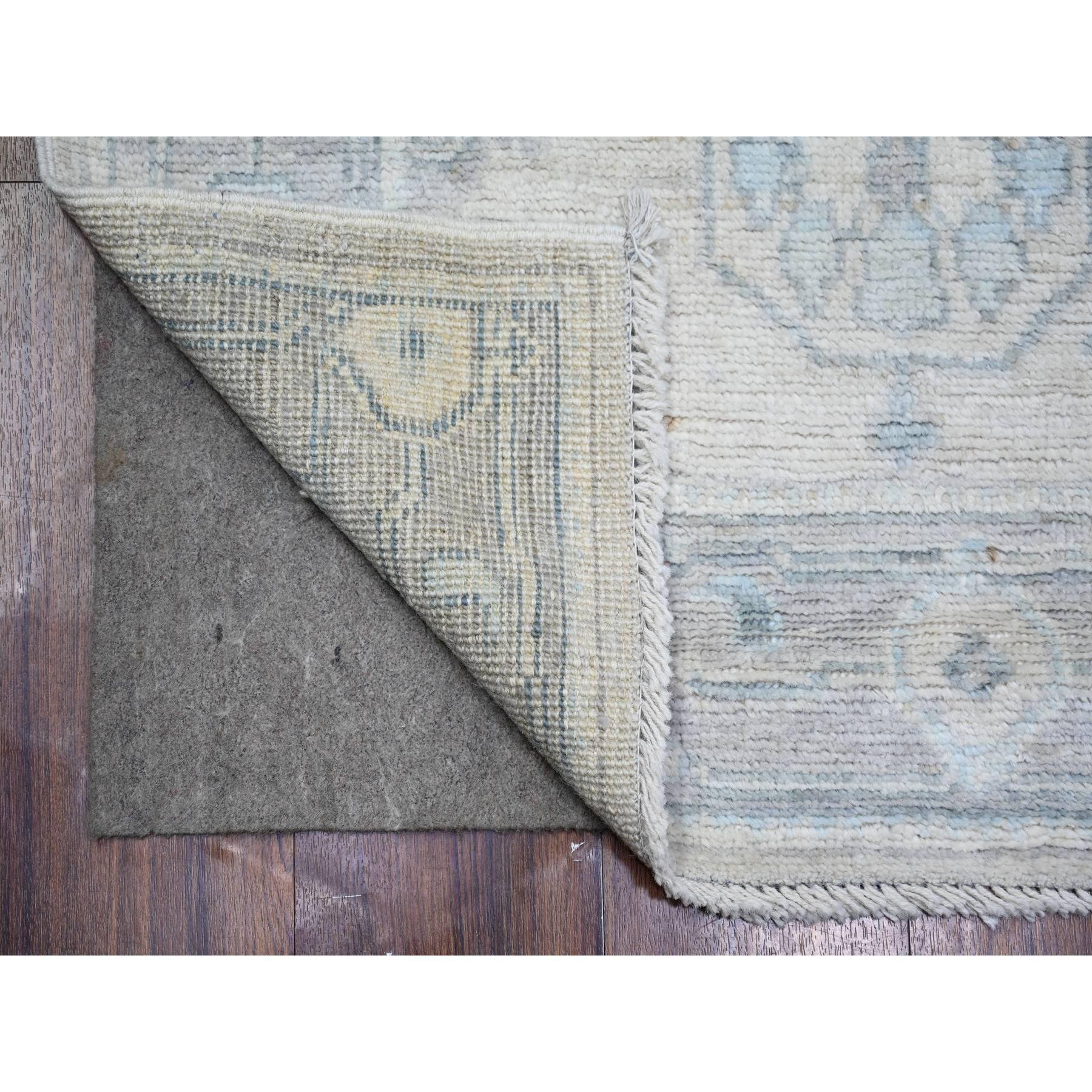 Timberwolf Gray, Afghan Angora Oushak with Faded Colors, Natural Dyes, 100% Wool, Hand Knotted, Runner Oriental Rug (tapis d'Orient)
Matières premières : Laine
Latex : Pas de poils 
hauteur : 0,25 pouces
Style : Transitionnel
Couleur primaire :