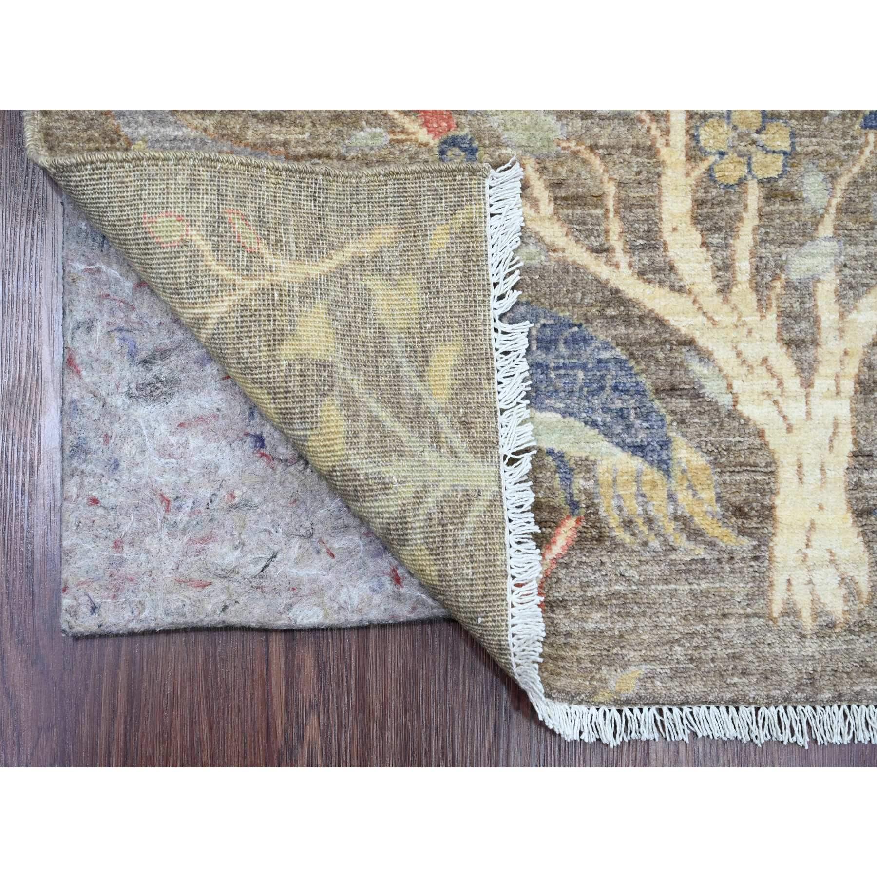 Marrón Café, Lana Suave, Peshawar Afgana con Diseño de Aves del Paraíso, Anudada a Mano, Tintes Naturales, Corredor, Alfombra Oriental
Materiales primarios: Lana
Látex: Sin pelo 
altura: 0,25 Pulgadas
Estilo: Transicional
Color principal: