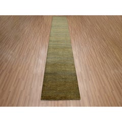 Tappeto Runner annodato a mano in lana e seta marrone con design moderno a base di erba