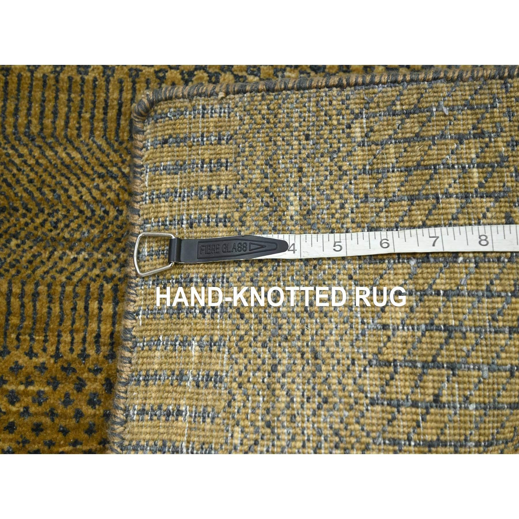 XXI secolo e contemporaneo Tappeto Runner annodato a mano in lana e seta marrone con design moderno a base di erba in vendita