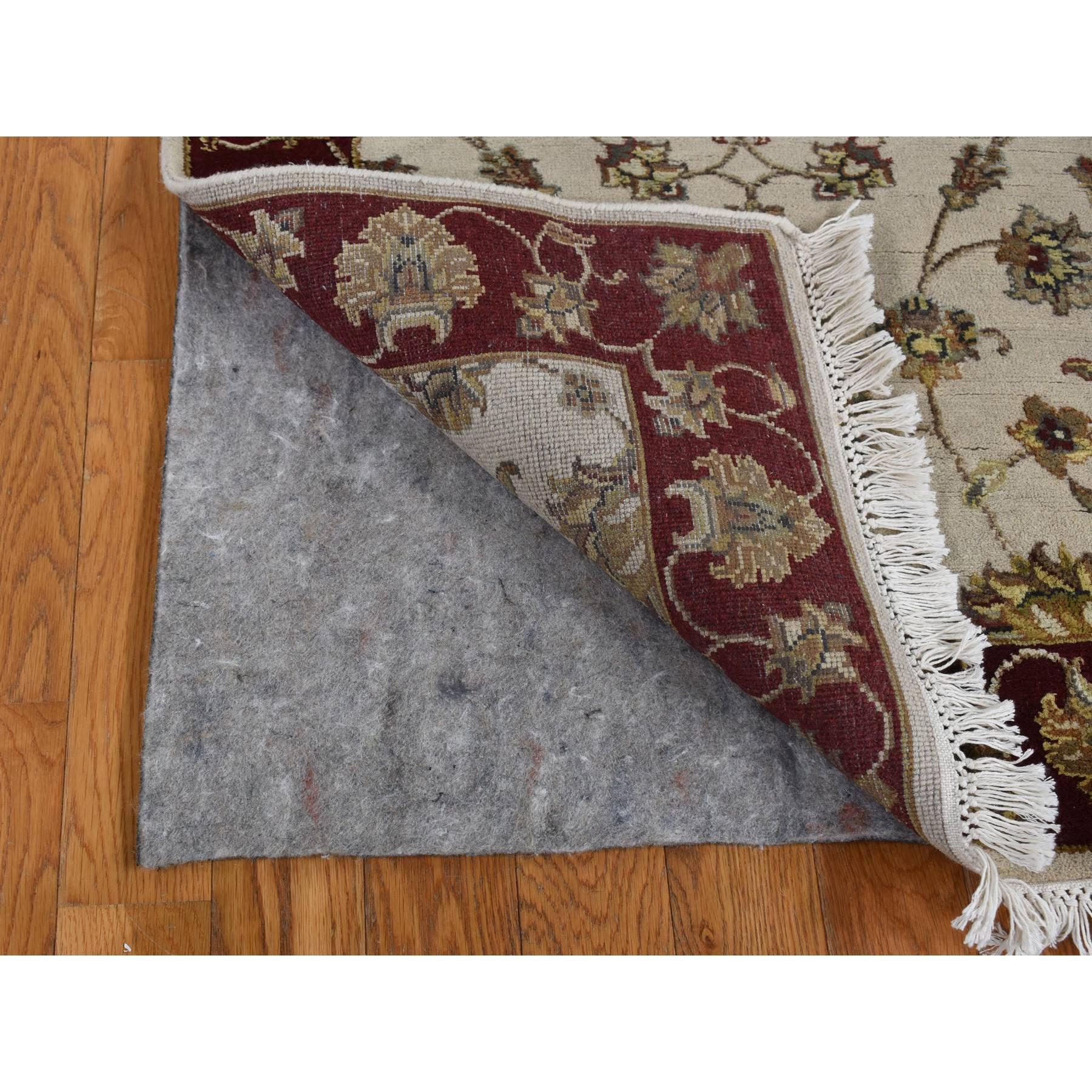 Indiano Tappeto Runner XL, metà lana e metà seta, avorio, design del Rajasthan in vendita