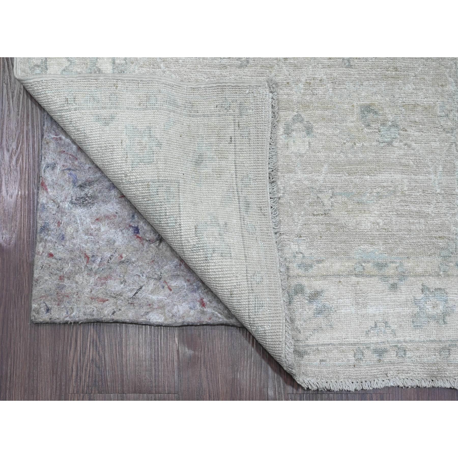 Dunkles Vanillebraun, ausgewaschener Peshawar mit All Over Leaf Design, Pflanzenfarben, reine Wolle, handgeknüpft, XL Läufer, Orientteppich
Primäre MATERIALIEN: Wolle 
Latex: Kein Flor 
Höhe: 0,25 Zoll
Stil: Transitional
Grundfarbe: Braun
Sekundäre