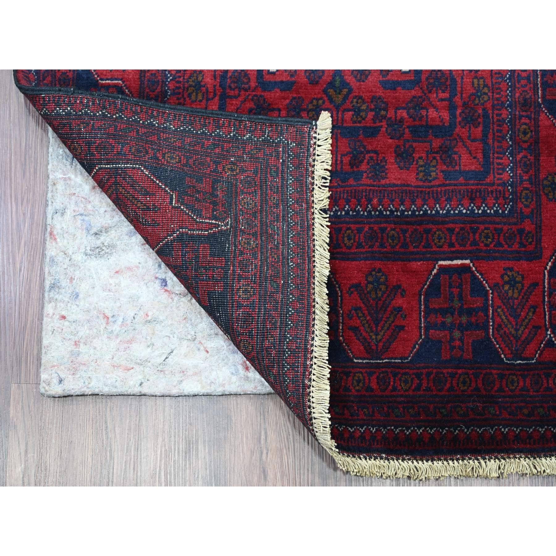 Vermilion Red, Afghan Khamyab avec motif géométrique, Pure Wool, Vegetable Dyes, Hand Knotted, XL Runner, Oriental Rug
Matières premières : Laine
Latex : Pas de poils 
hauteur : 0,25 pouces
Style : Traditionnel
Couleur primaire : rouge
Couleurs