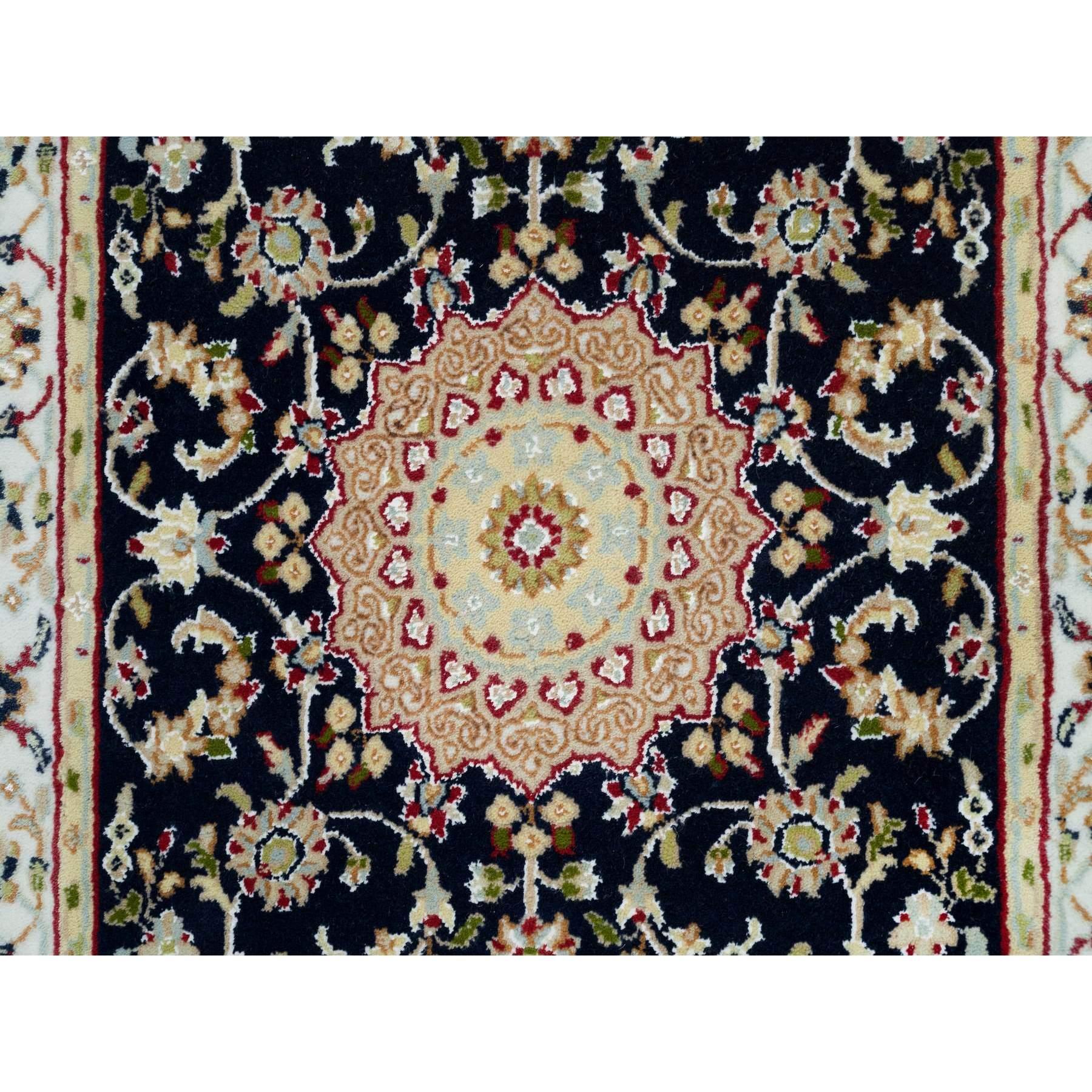 Hand-Knotted 2'8