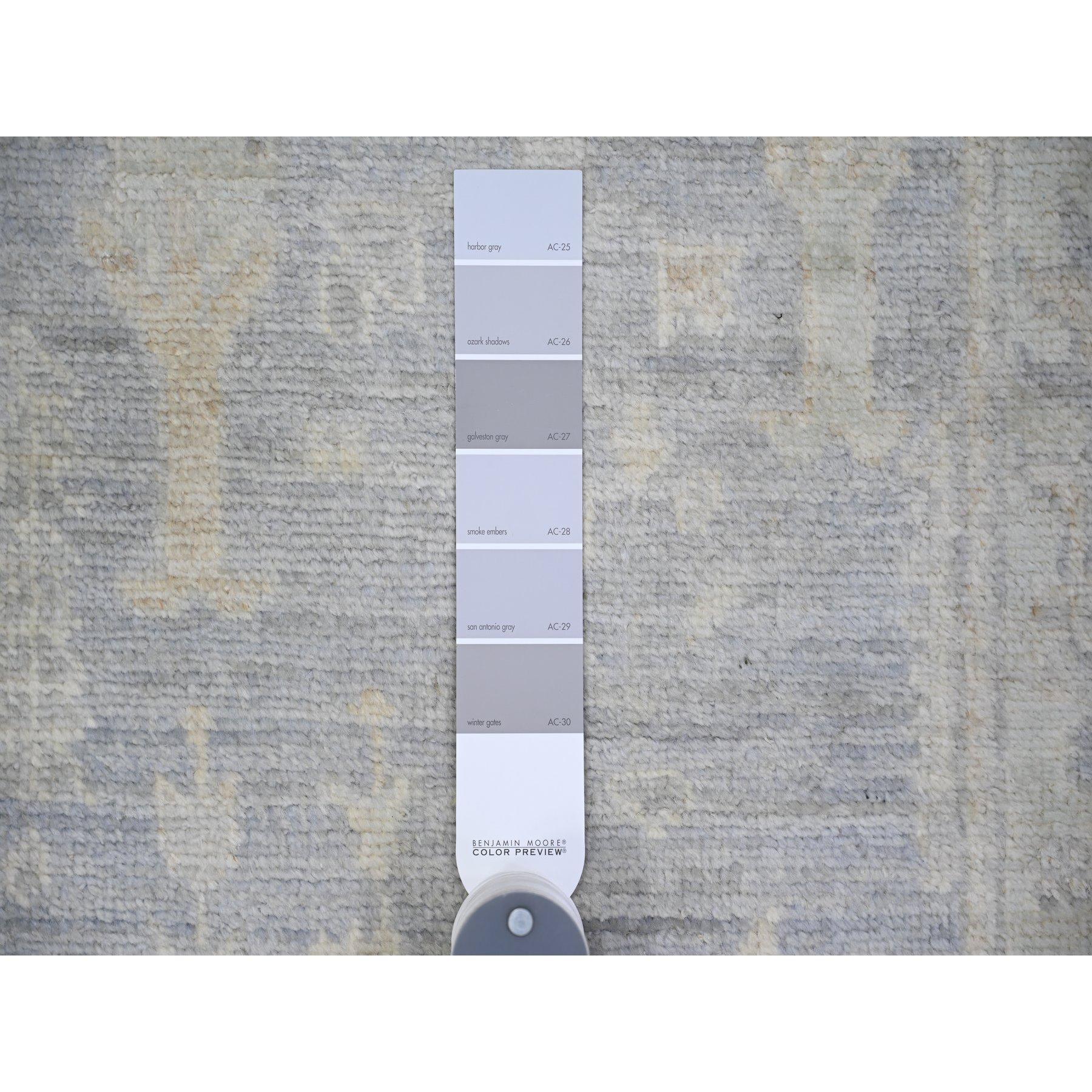 Hand-Knotted 2'8