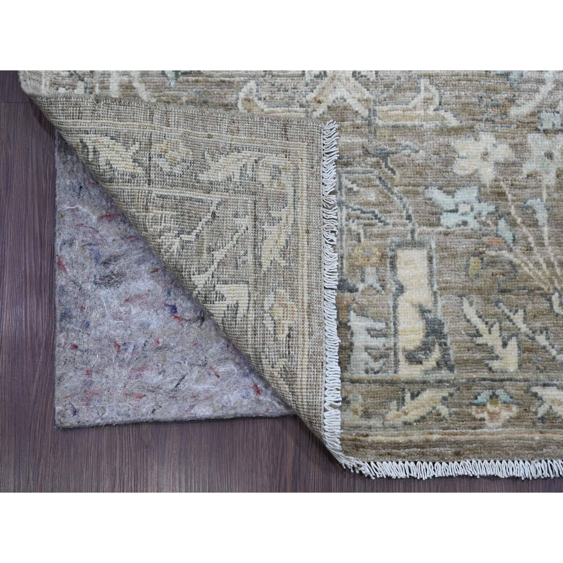 Mocha Brown, Stone Washed Peshawar avec motif géométrique de feuilles, noué à la main, teintures végétales, 100% laine, couloir XL, tapis d'Orient
Matières premières : Laine
Latex : Pas de poils 
hauteur : 0,25 pouces
Style : Transitionnel
Couleur