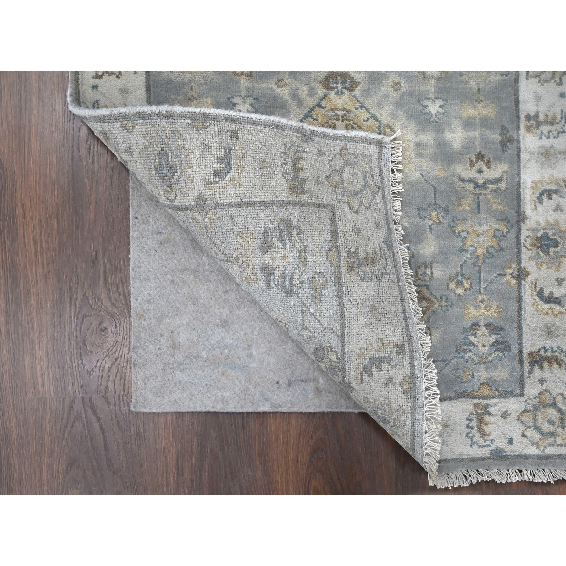 Heriz Serapi Tappeto Runner XL in lana organica annodata a mano con design Karajeh grigio metallizzato 2'8 