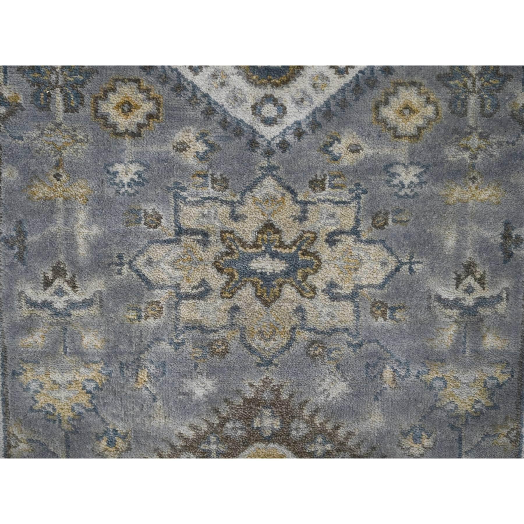Annodato a mano Tappeto Runner XL in lana organica annodata a mano con design Karajeh grigio metallizzato 2'8 