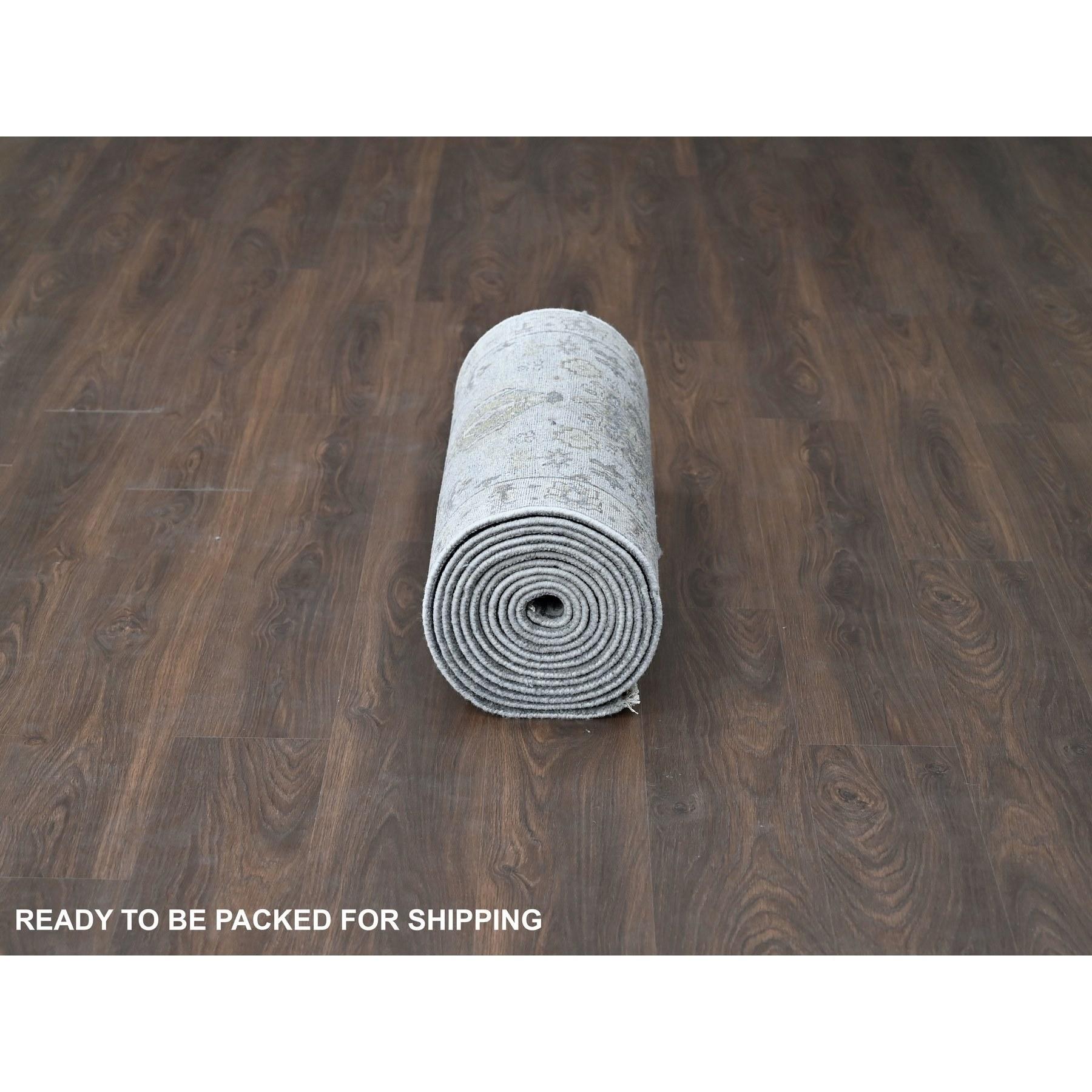 Tappeto Runner XL in lana organica annodata a mano con design Karajeh grigio metallizzato 2'8 