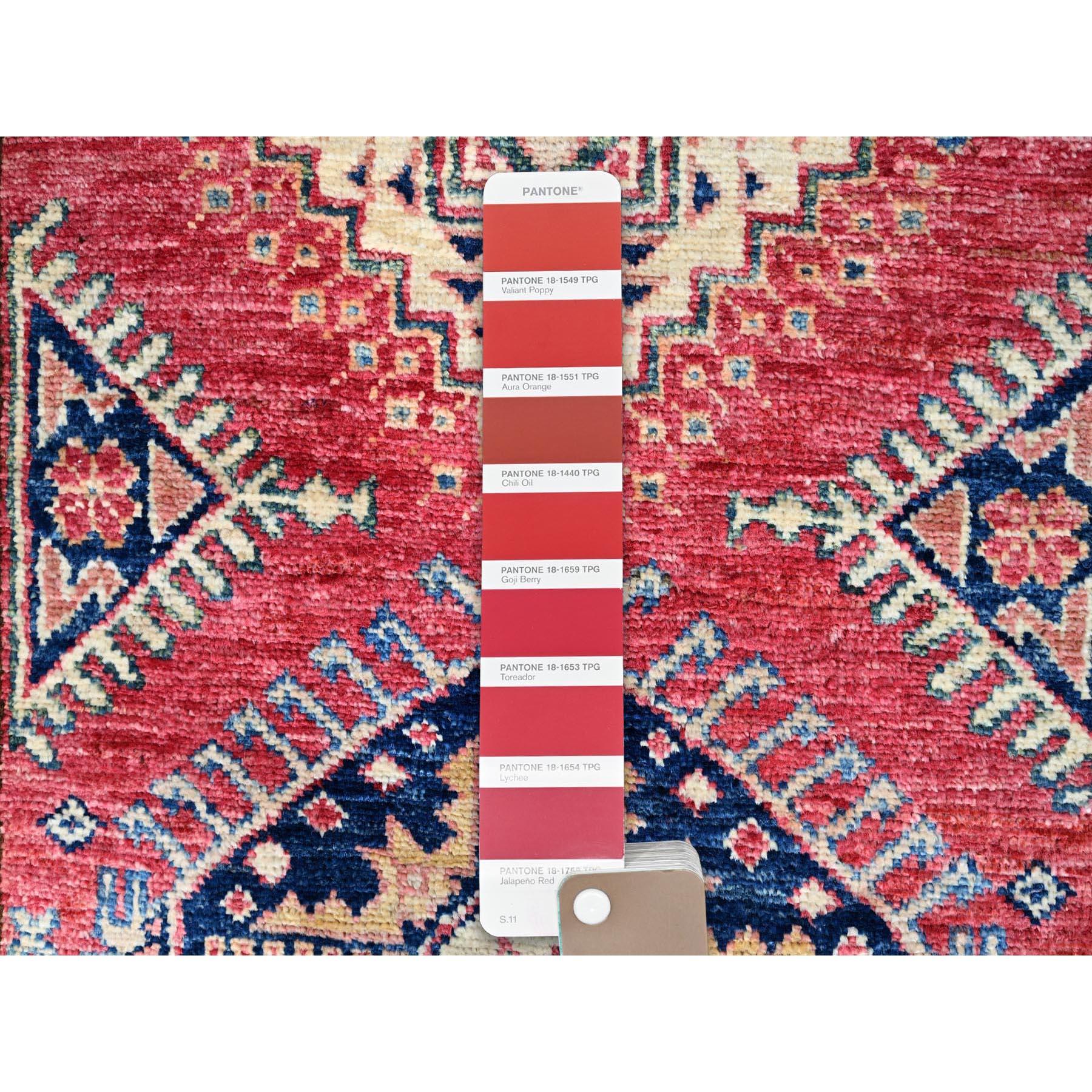 Hand-Knotted 2'8