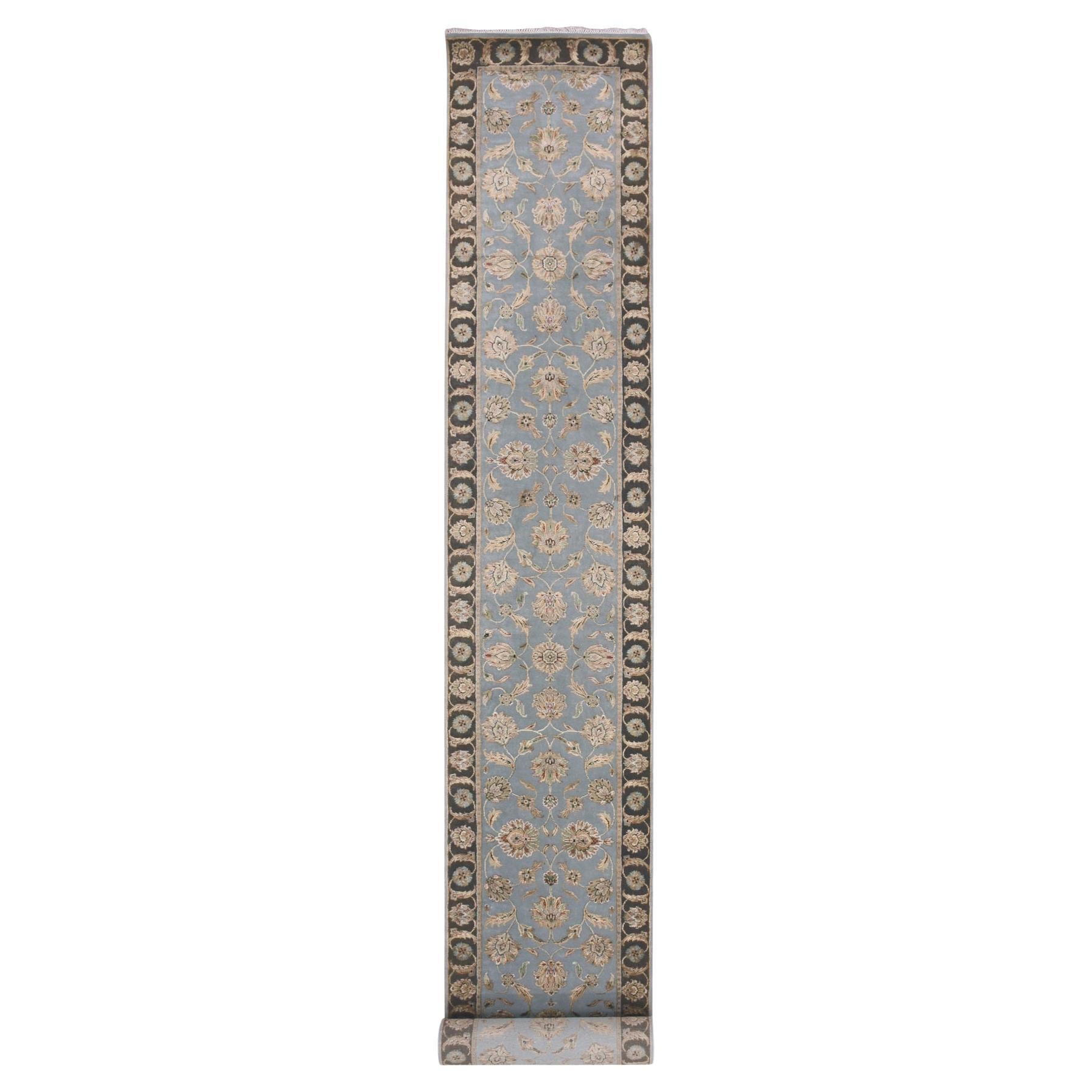 2'8 "x20'8" Tapis d'Orient en laine et soie à motifs de feuilles, noué à la main, gris
